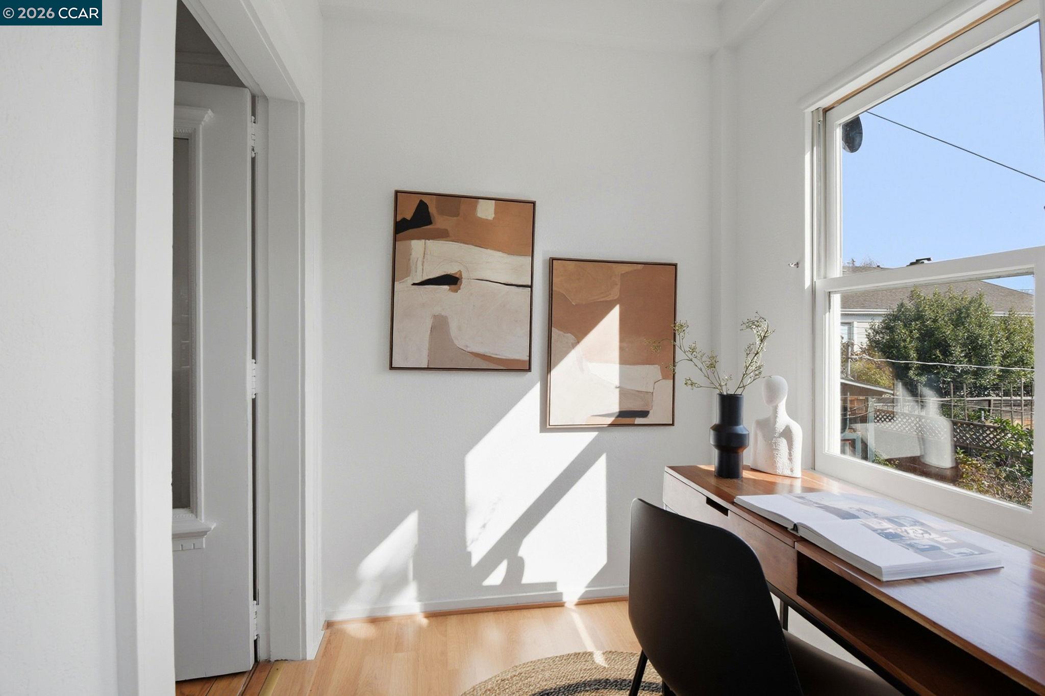 Detail Gallery Image 8 of 30 For 5115 Lawton Ave, Oakland,  CA 94618 - 2 Beds | 1 Baths