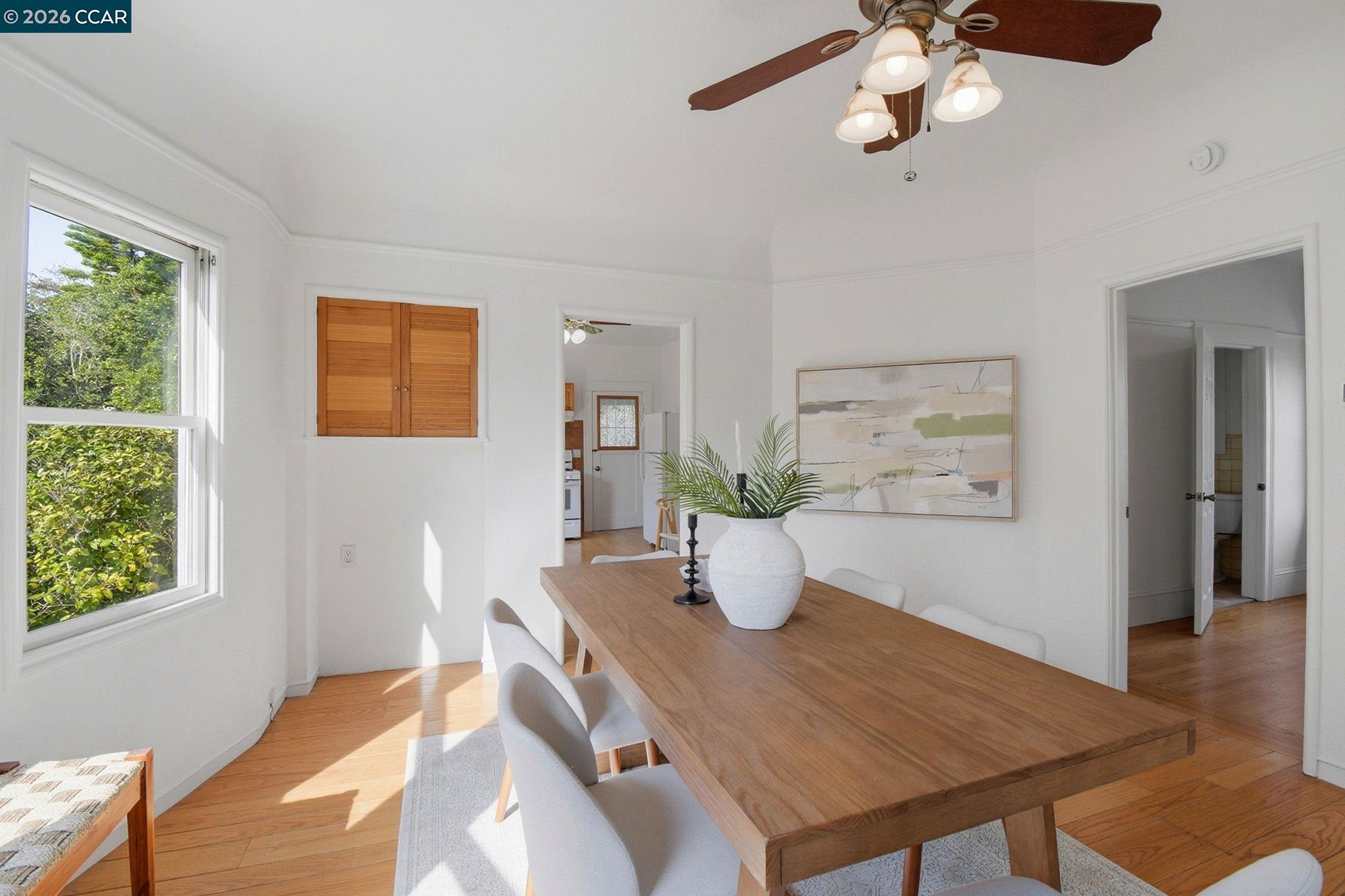 Detail Gallery Image 10 of 30 For 5115 Lawton Ave, Oakland,  CA 94618 - 2 Beds | 1 Baths