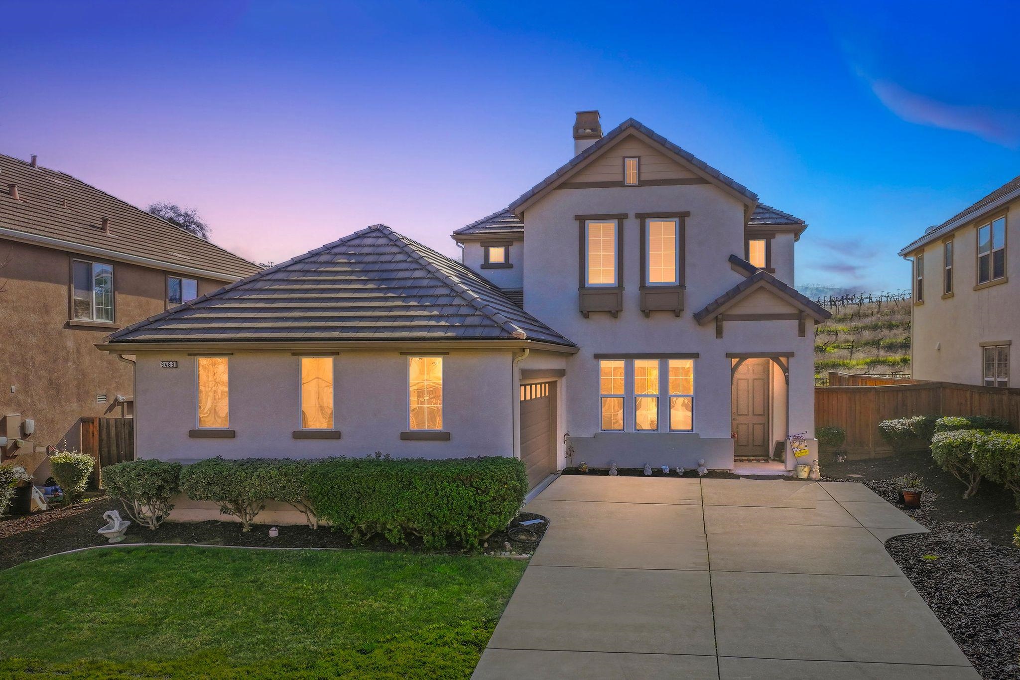 Detail Gallery Image 2 of 31 For 9489 California Oak Cir, Patterson,  CA 95363 - 4 Beds | 3/1 Baths