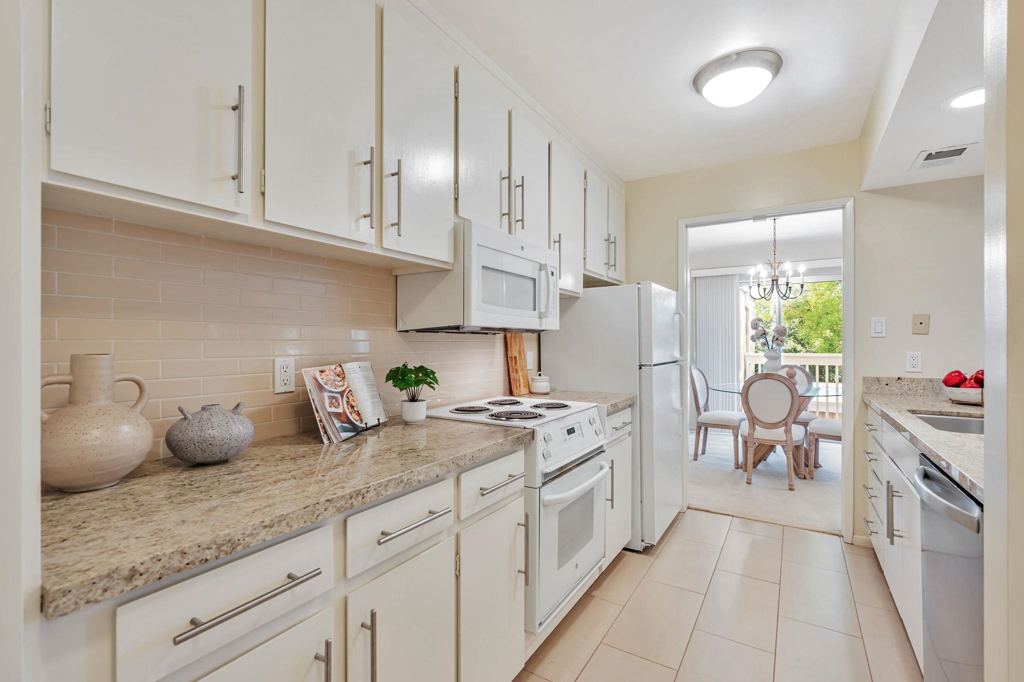 Detail Gallery Image 12 of 41 For 675 Sharon Park Dr #245,  Menlo Park,  CA 94025 - 2 Beds | 2 Baths