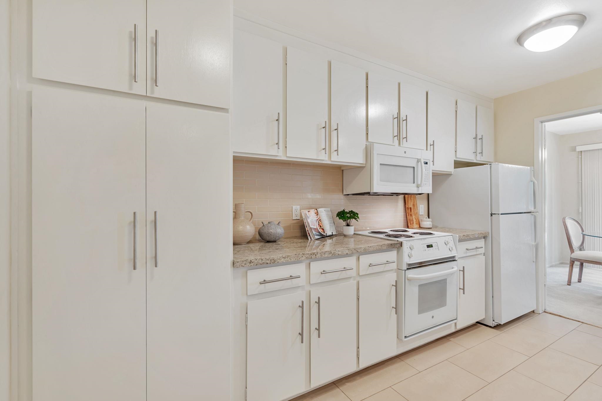 Detail Gallery Image 13 of 41 For 675 Sharon Park Dr #245,  Menlo Park,  CA 94025 - 2 Beds | 2 Baths