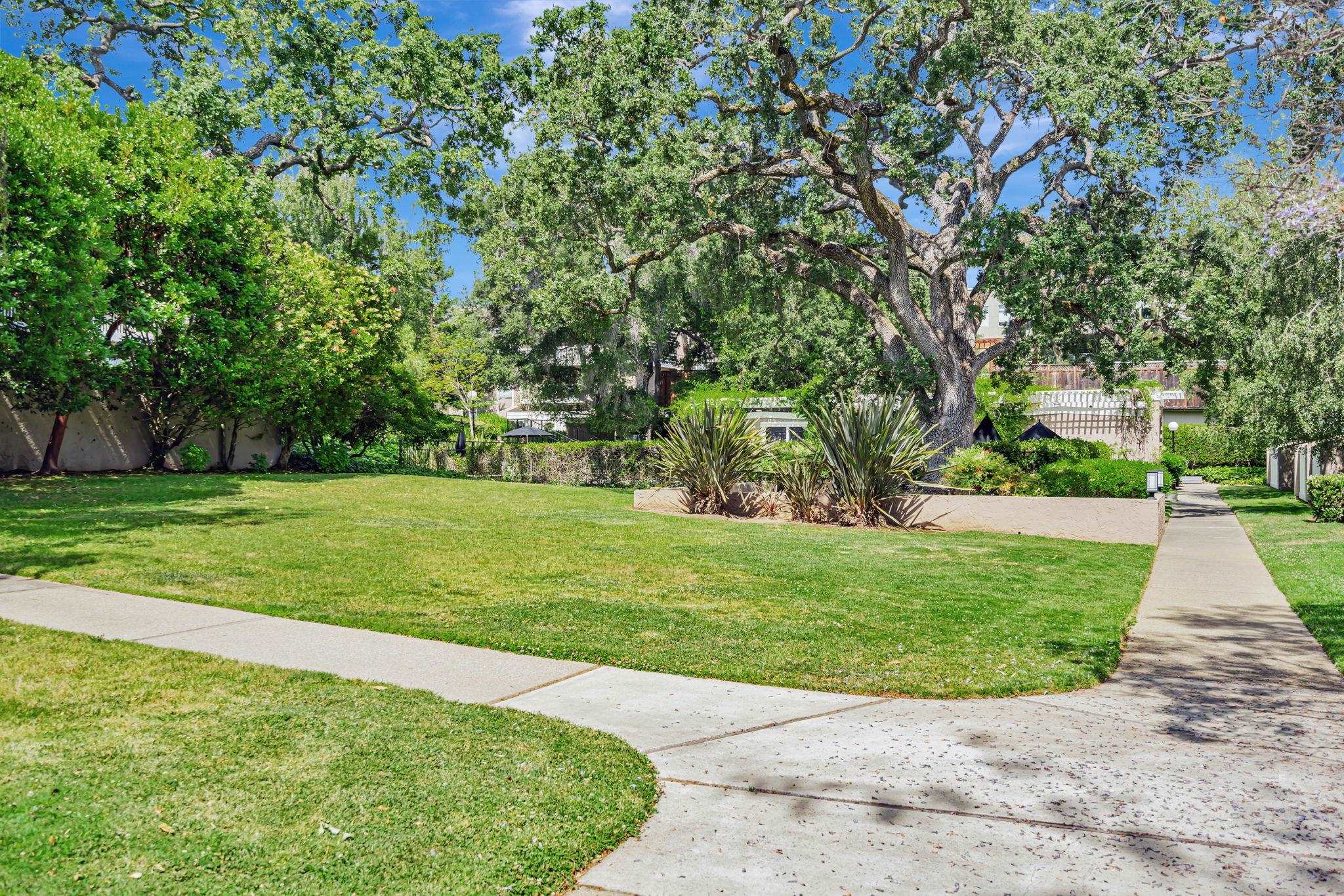 Detail Gallery Image 39 of 41 For 675 Sharon Park Dr #245,  Menlo Park,  CA 94025 - 2 Beds | 2 Baths