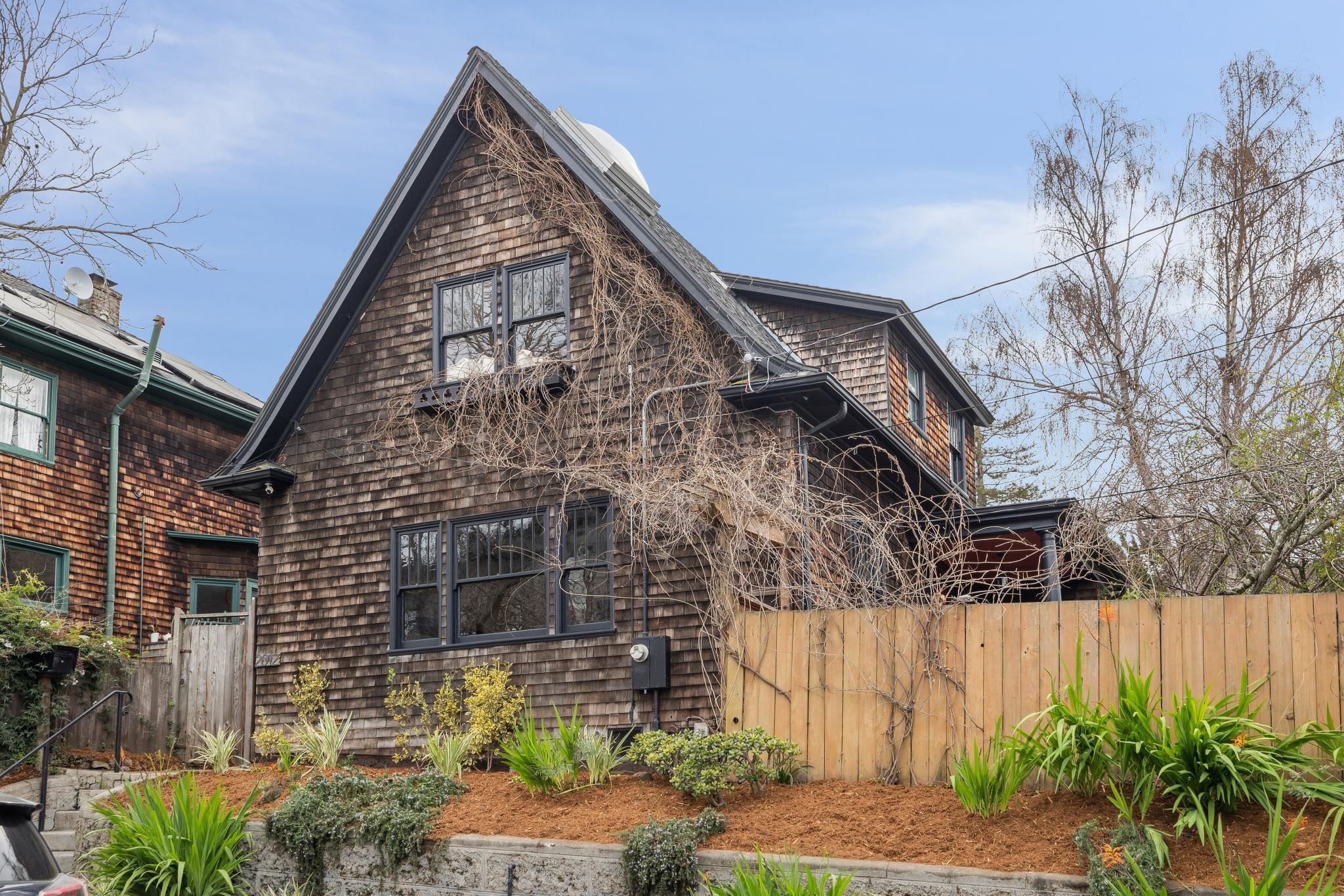 Detail Gallery Image 2 of 57 For 2012 Rose St, Berkeley,  CA 94709 - 2 Beds | 1/1 Baths