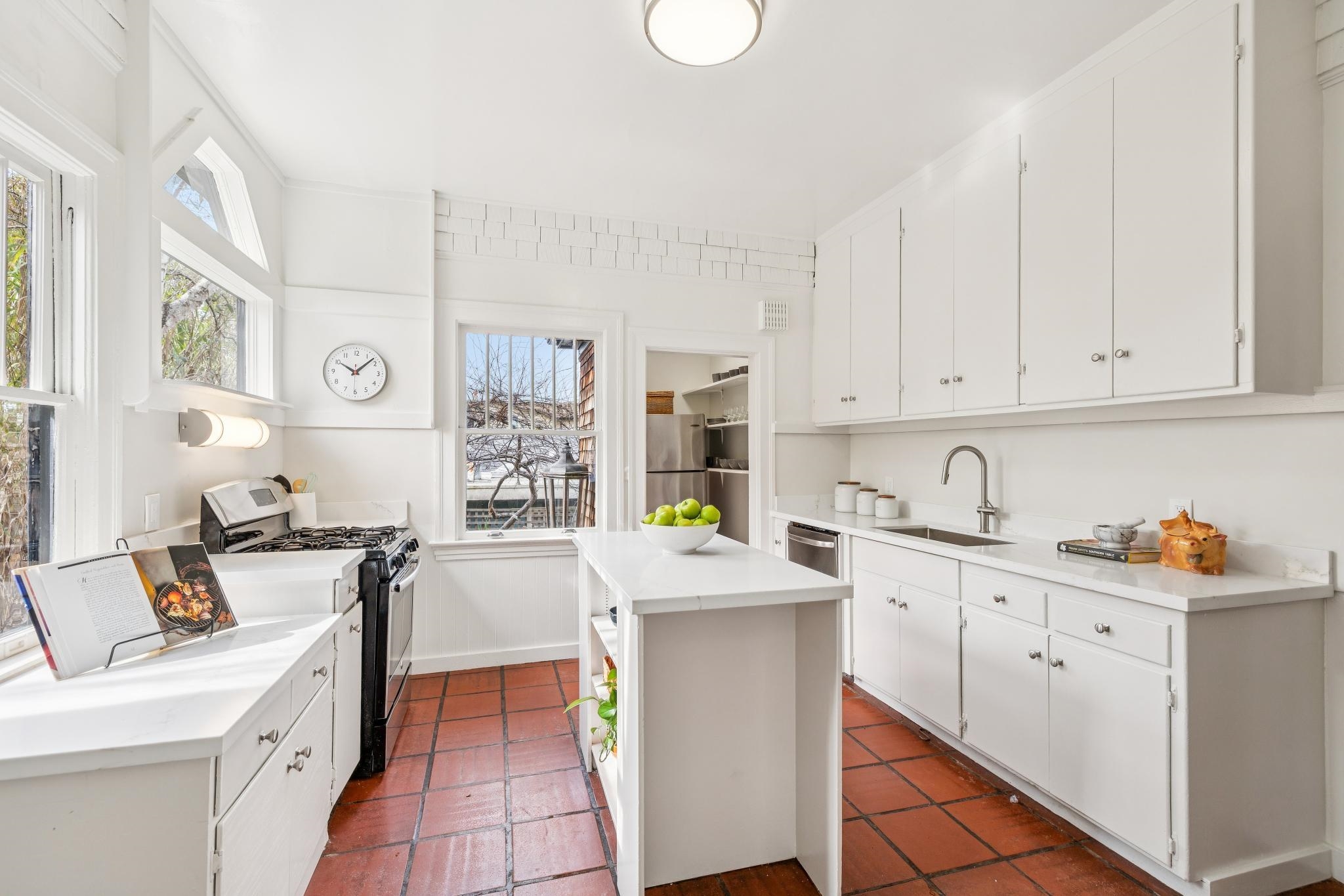 Detail Gallery Image 18 of 57 For 2012 Rose St, Berkeley,  CA 94709 - 2 Beds | 1/1 Baths