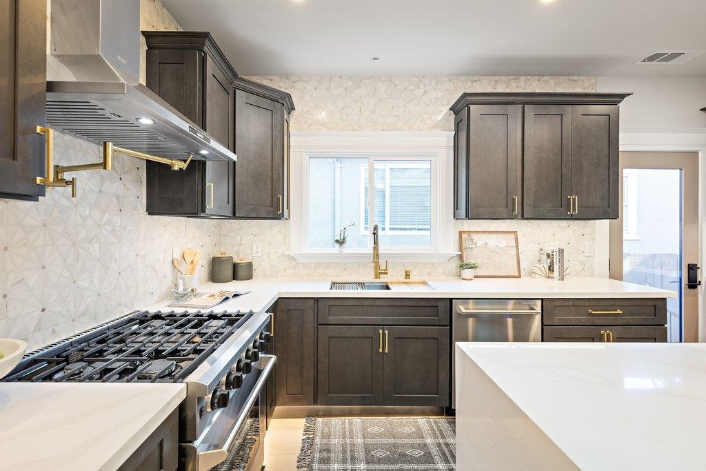 Detail Gallery Image 11 of 55 For 1634 Blake St, Berkeley,  CA 94703 - 4 Beds | 3 Baths