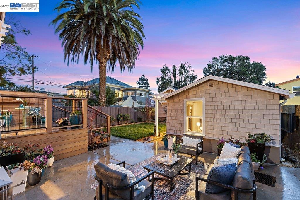 Detail Gallery Image 27 of 55 For 1634 Blake St, Berkeley,  CA 94703 - 4 Beds | 3 Baths