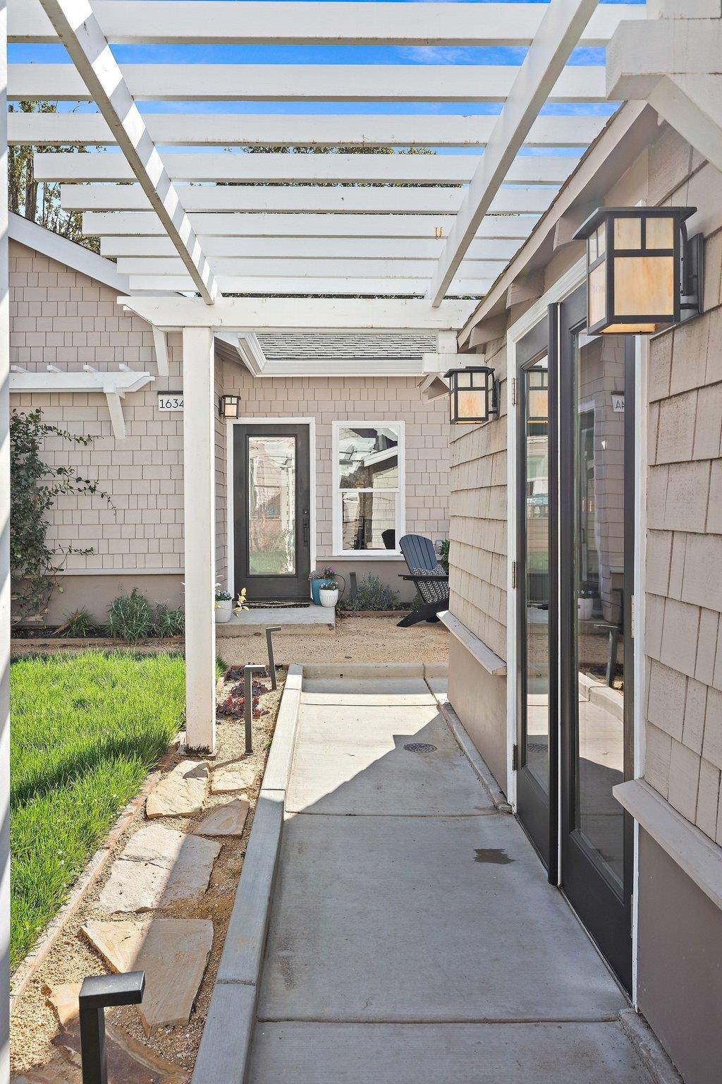 Detail Gallery Image 29 of 55 For 1634 Blake St, Berkeley,  CA 94703 - 4 Beds | 3 Baths