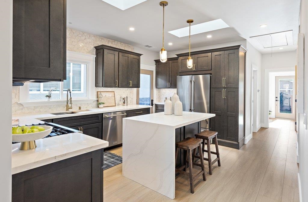 Detail Gallery Image 10 of 55 For 1634 Blake St, Berkeley,  CA 94703 - 4 Beds | 3 Baths