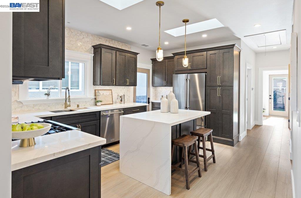 Detail Gallery Image 10 of 55 For 1634 Blake St, Berkeley,  CA 94703 - 4 Beds | 3 Baths