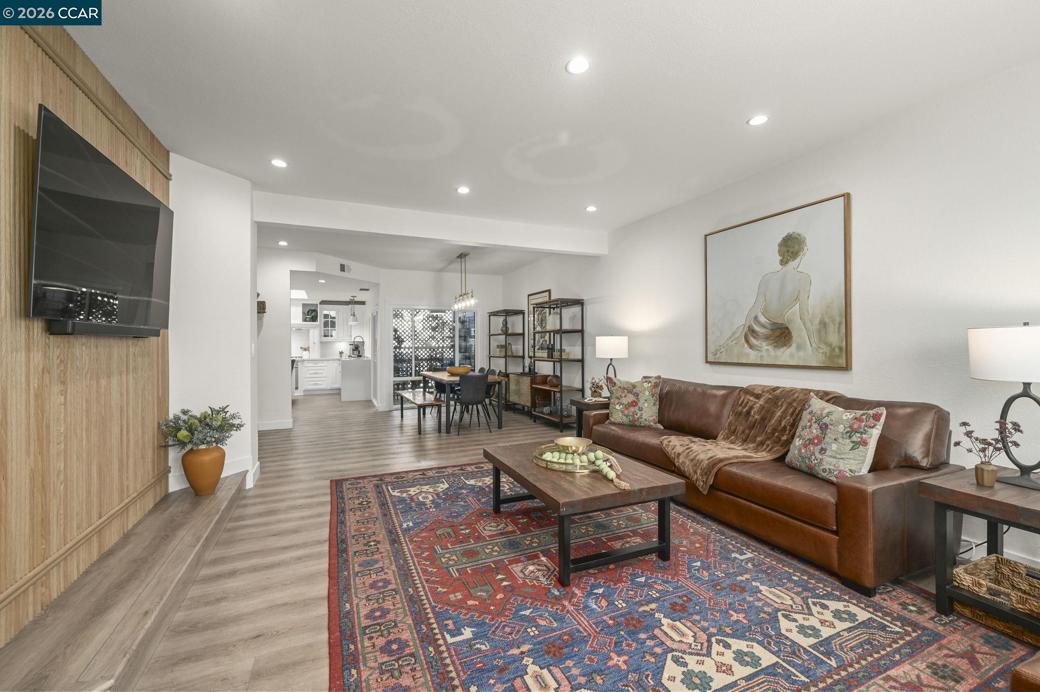 Photo #2: 41123727 Listing: Photo #2