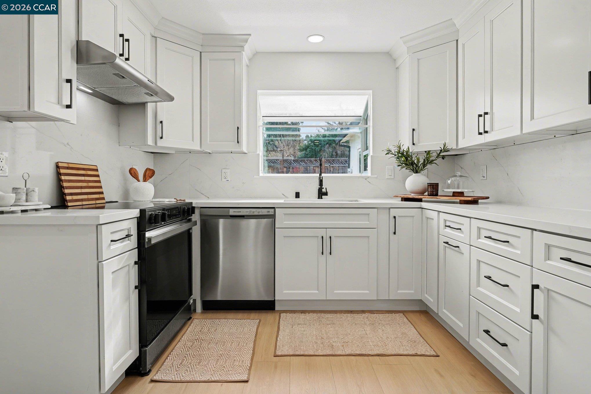 Detail Gallery Image 11 of 27 For 1522 Thornwood Dr, Concord,  CA 94521 - 5 Beds | 2 Baths