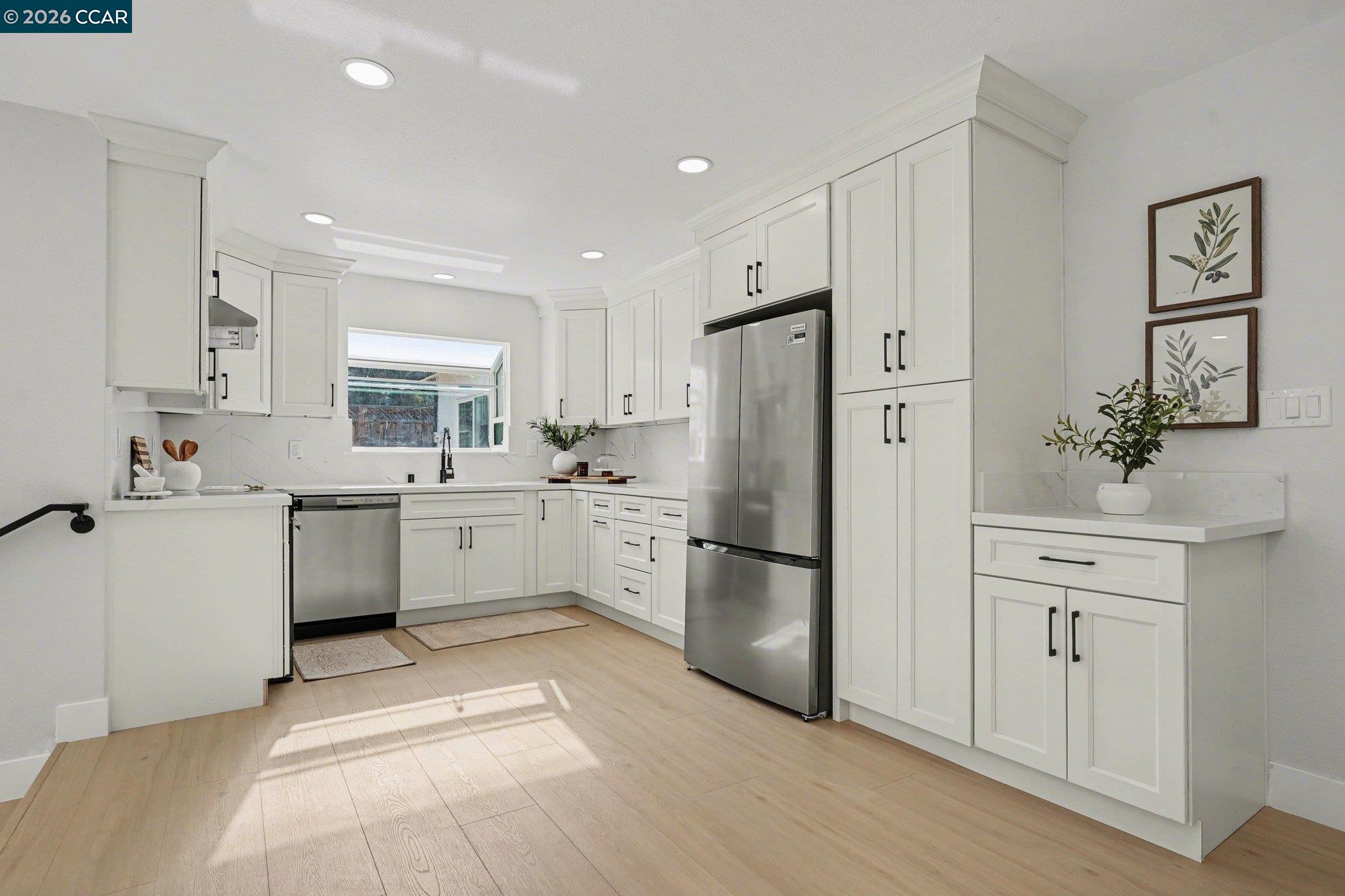 Detail Gallery Image 12 of 27 For 1522 Thornwood Dr, Concord,  CA 94521 - 5 Beds | 2 Baths