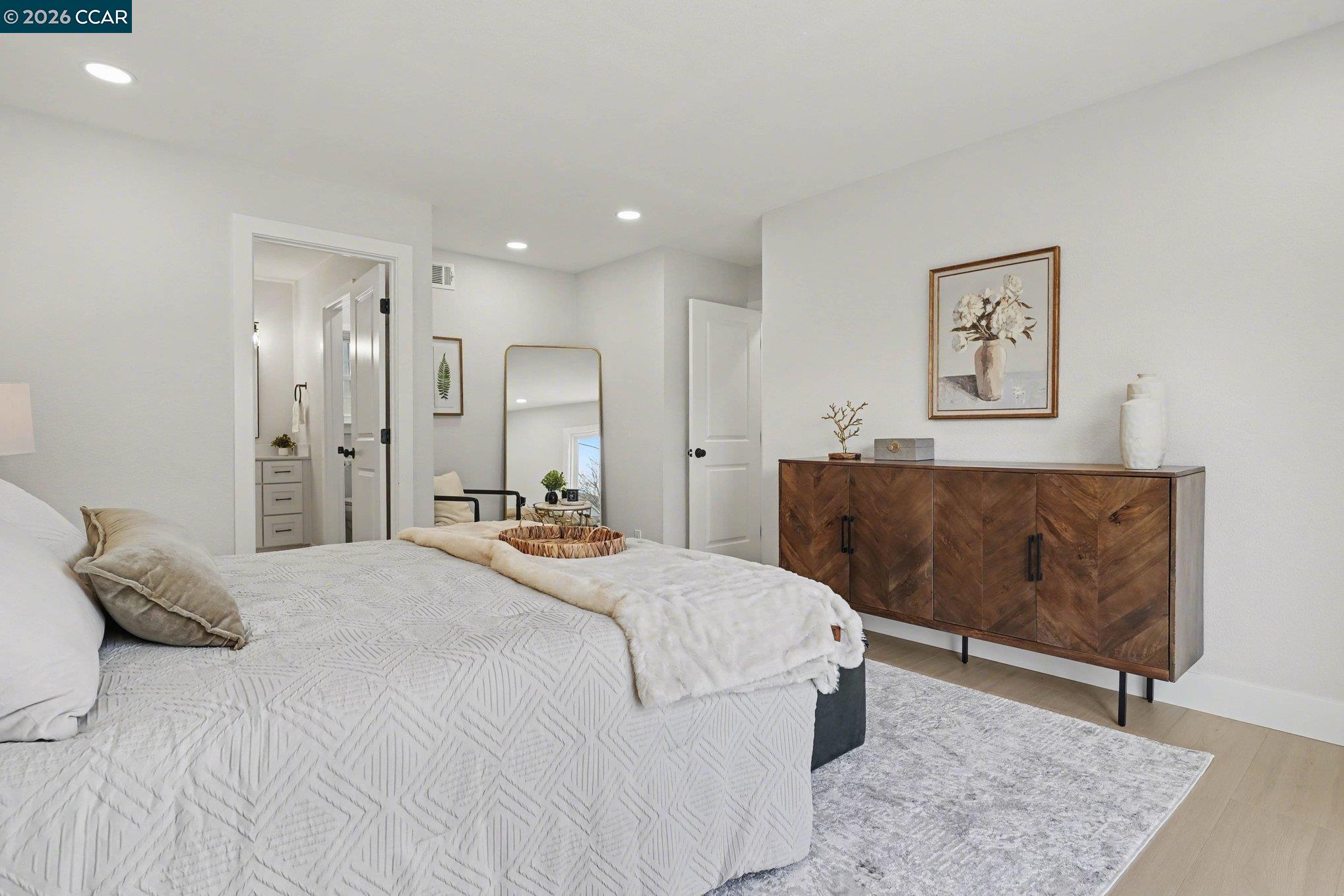 Detail Gallery Image 13 of 27 For 1522 Thornwood Dr, Concord,  CA 94521 - 5 Beds | 2 Baths