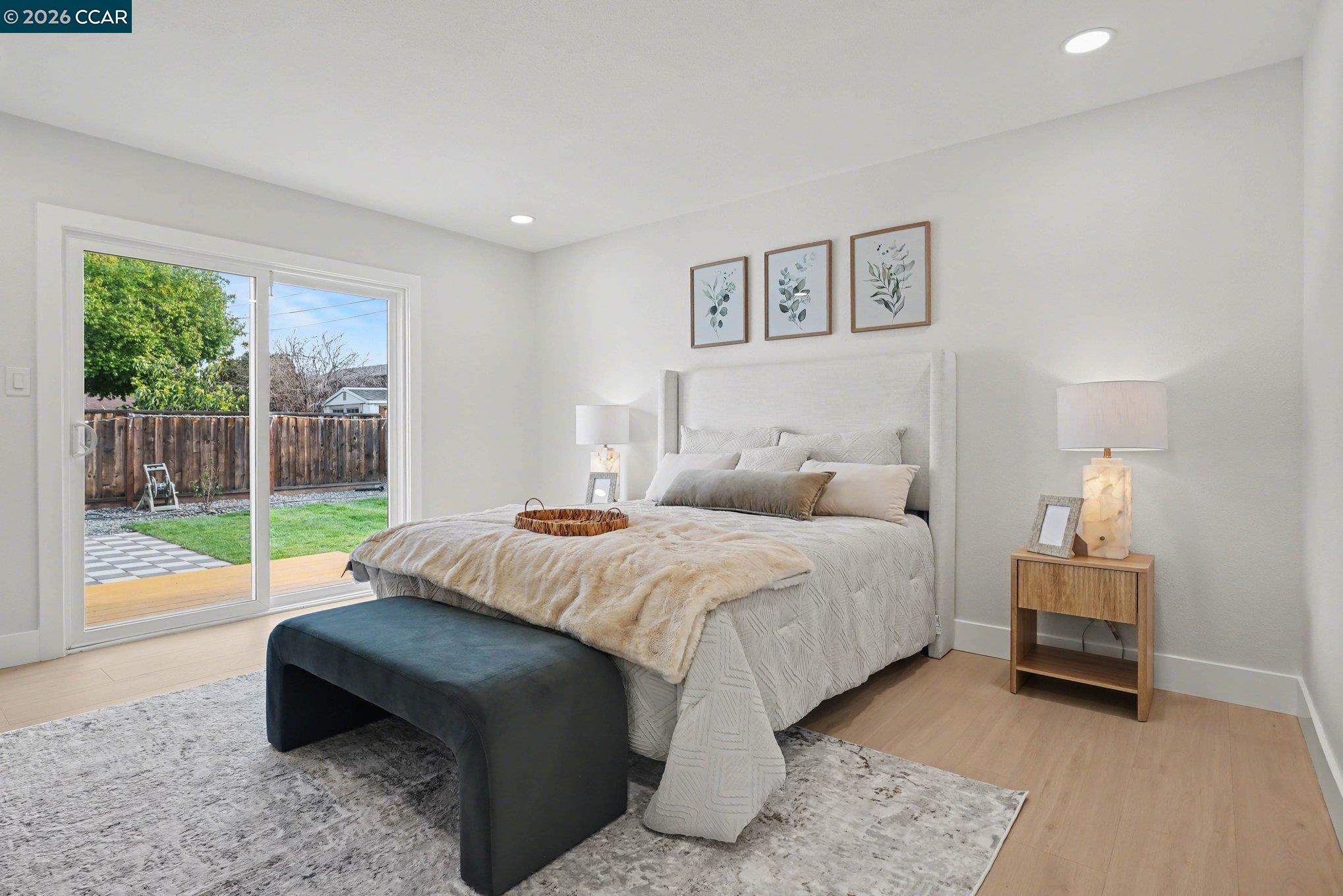 Detail Gallery Image 14 of 27 For 1522 Thornwood Dr, Concord,  CA 94521 - 5 Beds | 2 Baths