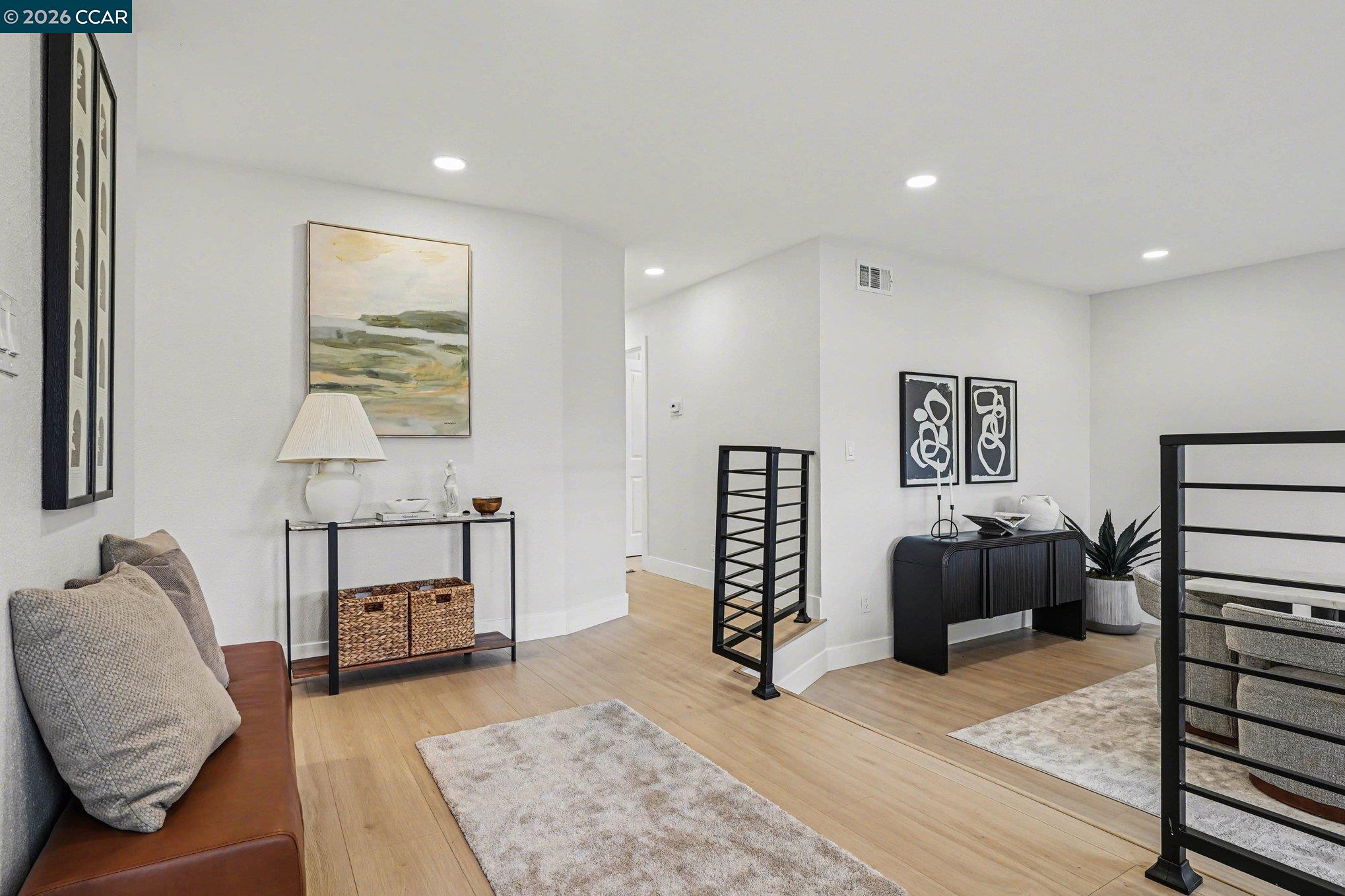 Detail Gallery Image 3 of 27 For 1522 Thornwood Dr, Concord,  CA 94521 - 5 Beds | 2 Baths