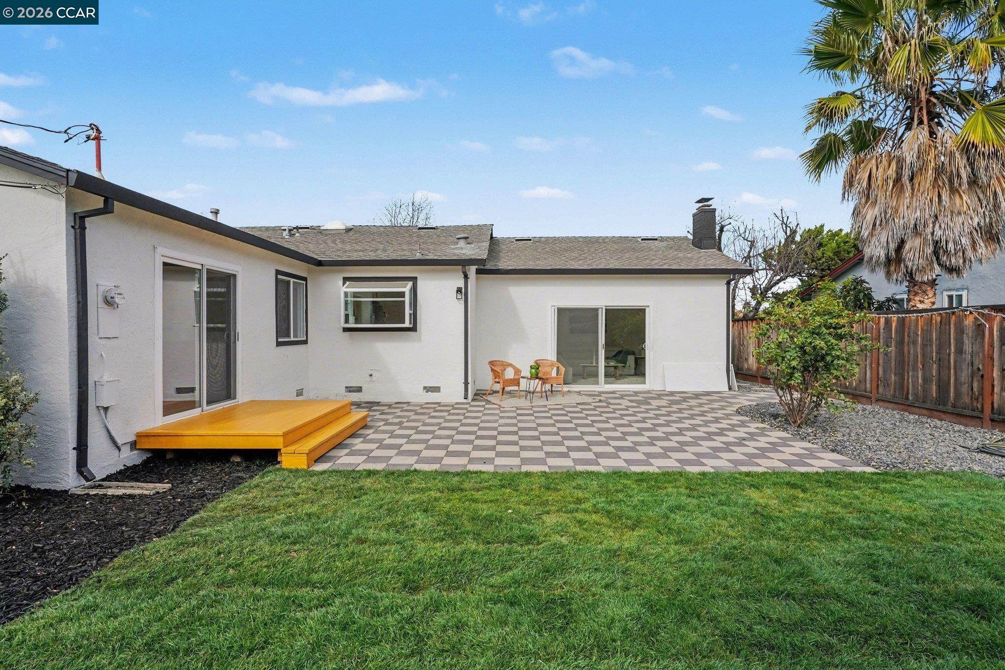 Detail Gallery Image 22 of 27 For 1522 Thornwood Dr, Concord,  CA 94521 - 5 Beds | 2 Baths