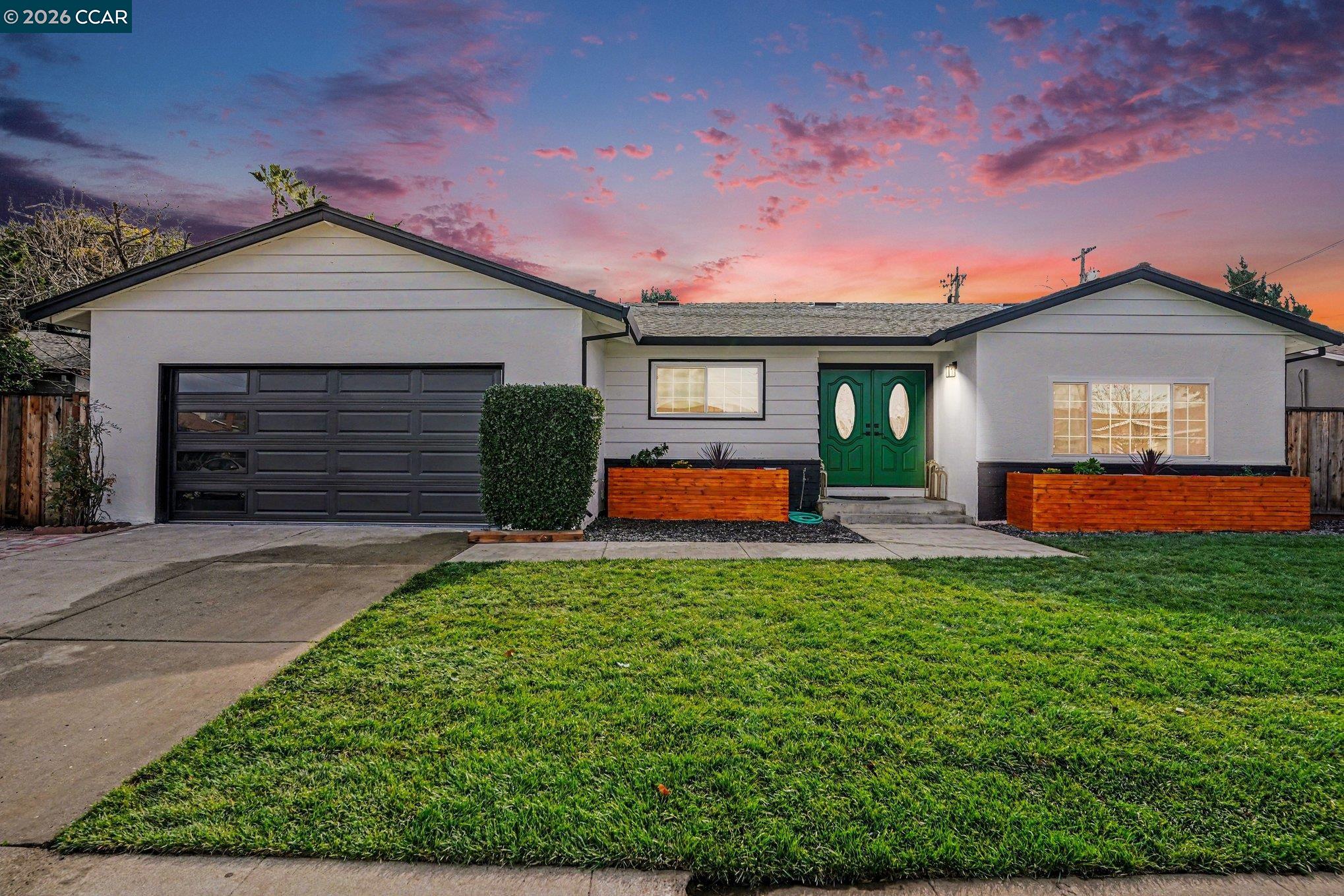 Detail Gallery Image 26 of 27 For 1522 Thornwood Dr, Concord,  CA 94521 - 5 Beds | 2 Baths