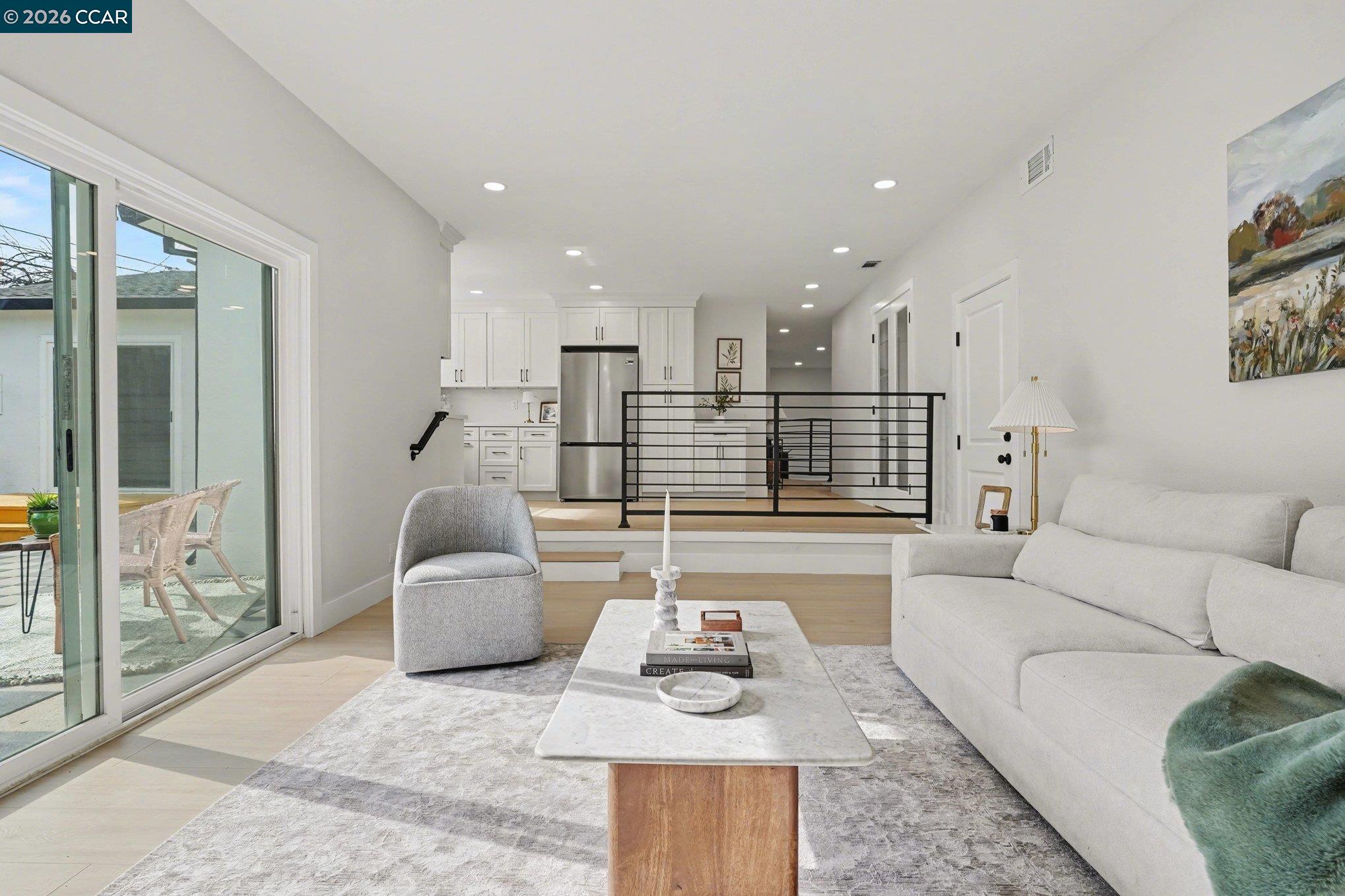 Detail Gallery Image 8 of 27 For 1522 Thornwood Dr, Concord,  CA 94521 - 5 Beds | 2 Baths