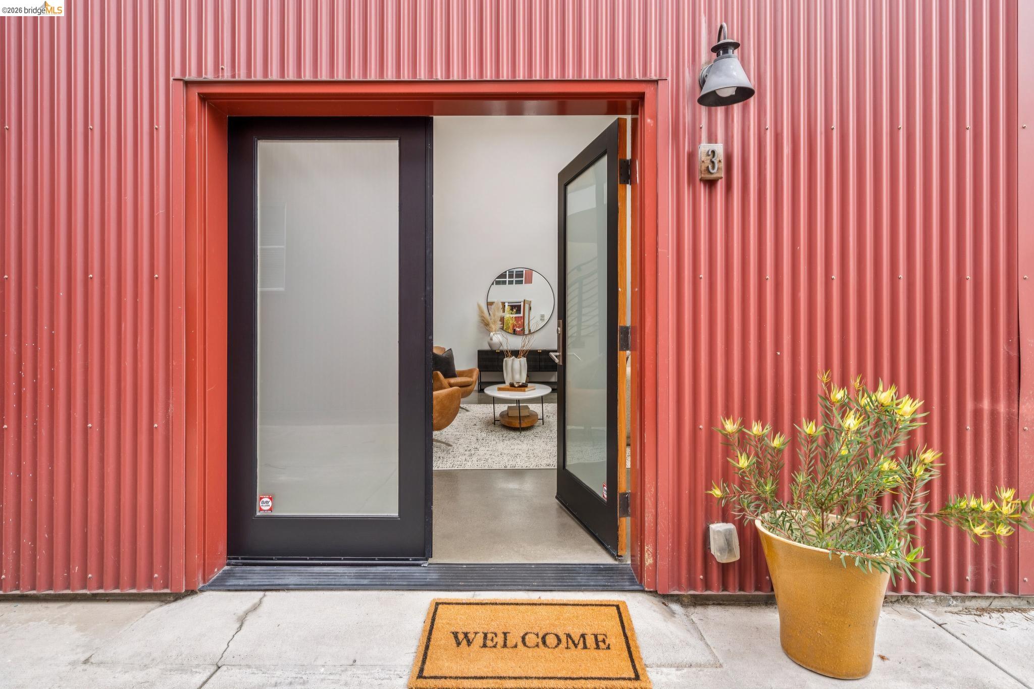 Detail Gallery Image 2 of 47 For 829 21st St #3,  Oakland,  CA 94607 - 1 Beds | 2 Baths