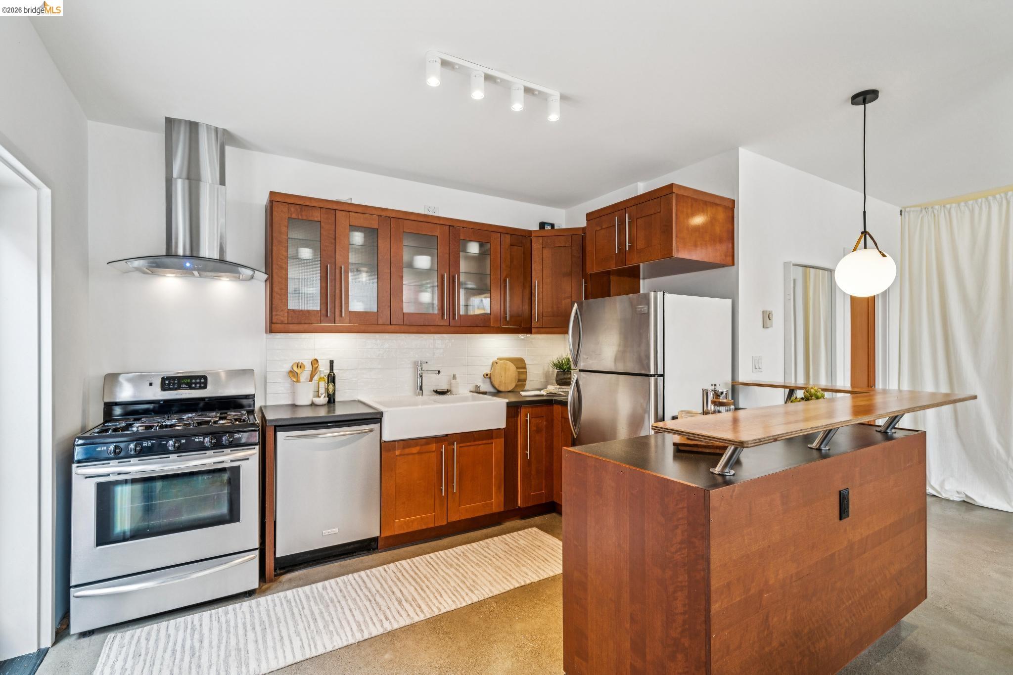 Detail Gallery Image 12 of 47 For 829 21st St #3,  Oakland,  CA 94607 - 1 Beds | 2 Baths