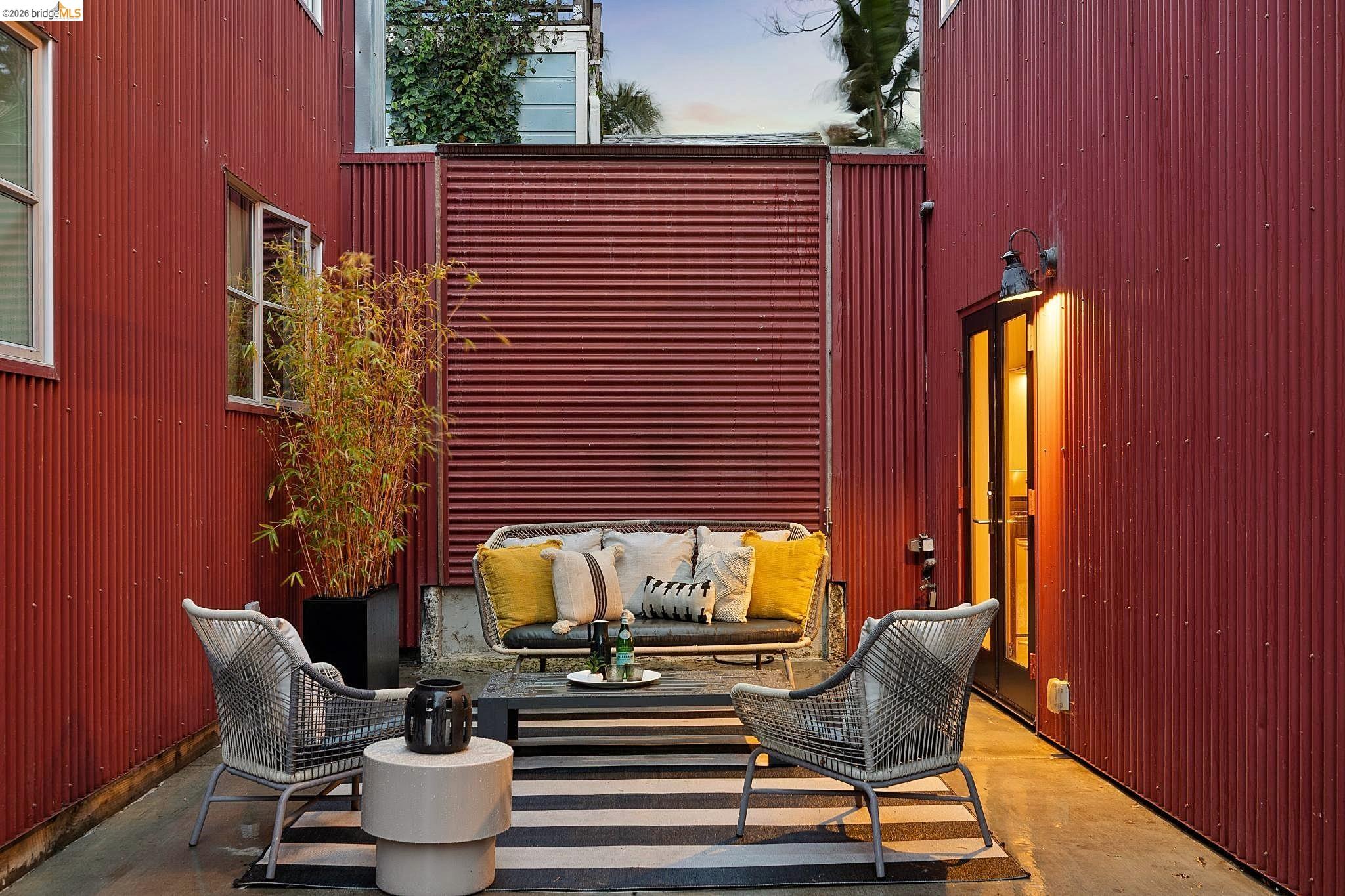 Detail Gallery Image 41 of 47 For 829 21st St #3,  Oakland,  CA 94607 - 1 Beds | 2 Baths