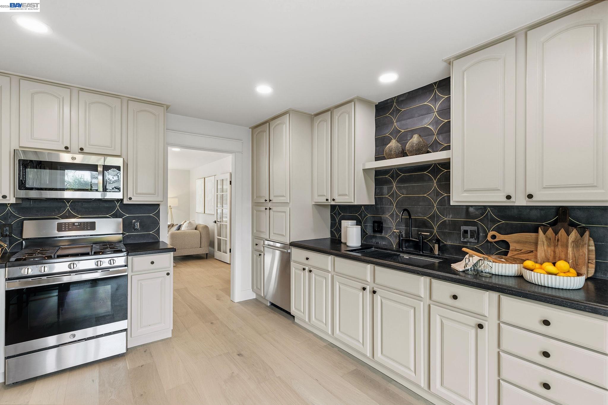 Detail Gallery Image 10 of 43 For 1766 College Ave, Livermore,  CA 94550 - 3 Beds | 2 Baths