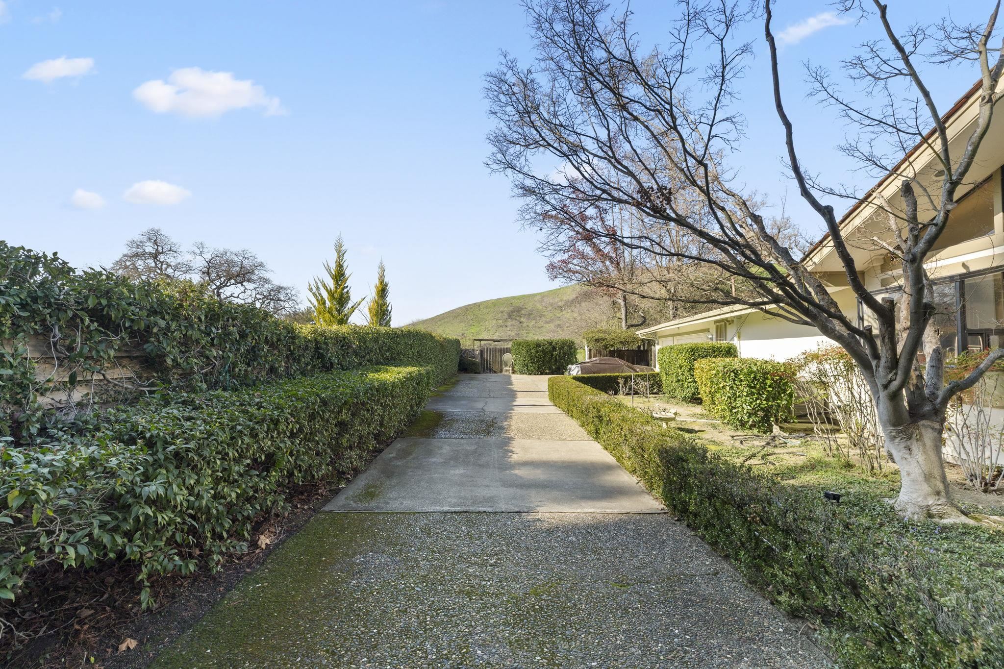 Detail Gallery Image 38 of 43 For 2115 Canyon Oak Ln, Danville,  CA 94506 - 4 Beds | 3/1 Baths