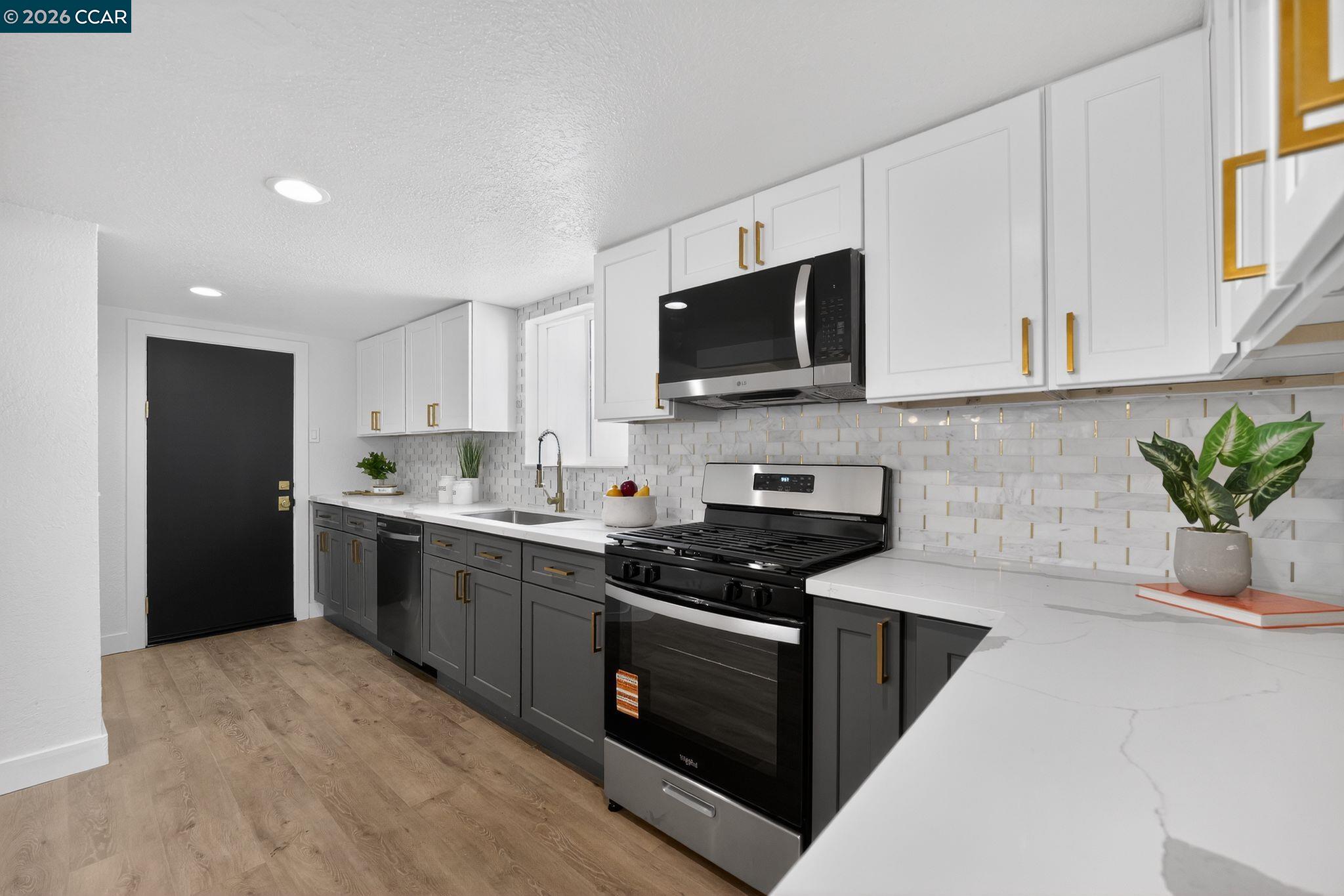 Detail Gallery Image 12 of 34 For 1027 3rd St, Rodeo,  CA 94572 - 2 Beds | 1 Baths