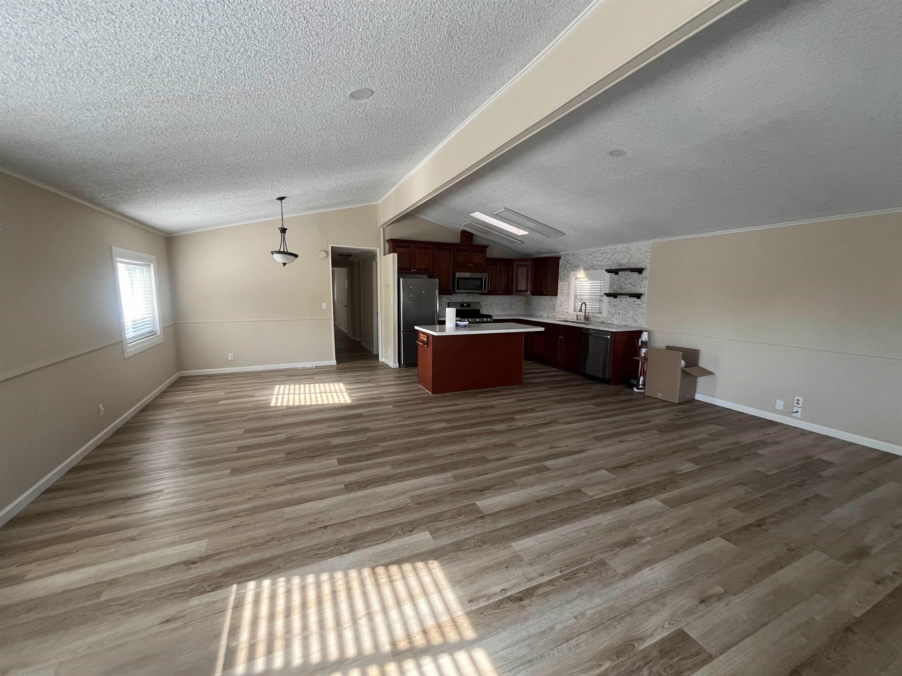 Detail Gallery Image 3 of 17 For 2151 Oakland Rd #298,  San Jose,  CA 95131 - 3 Beds | 2 Baths