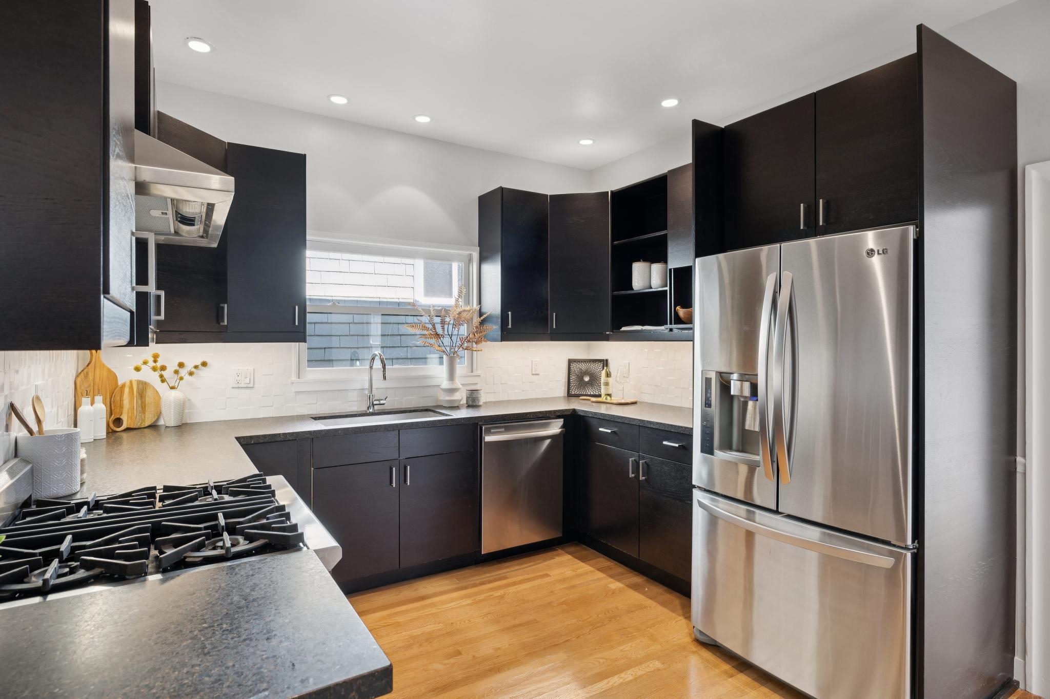 Detail Gallery Image 13 of 57 For 737-739 61st St, Oakland,  CA 94609 - – Beds | – Baths