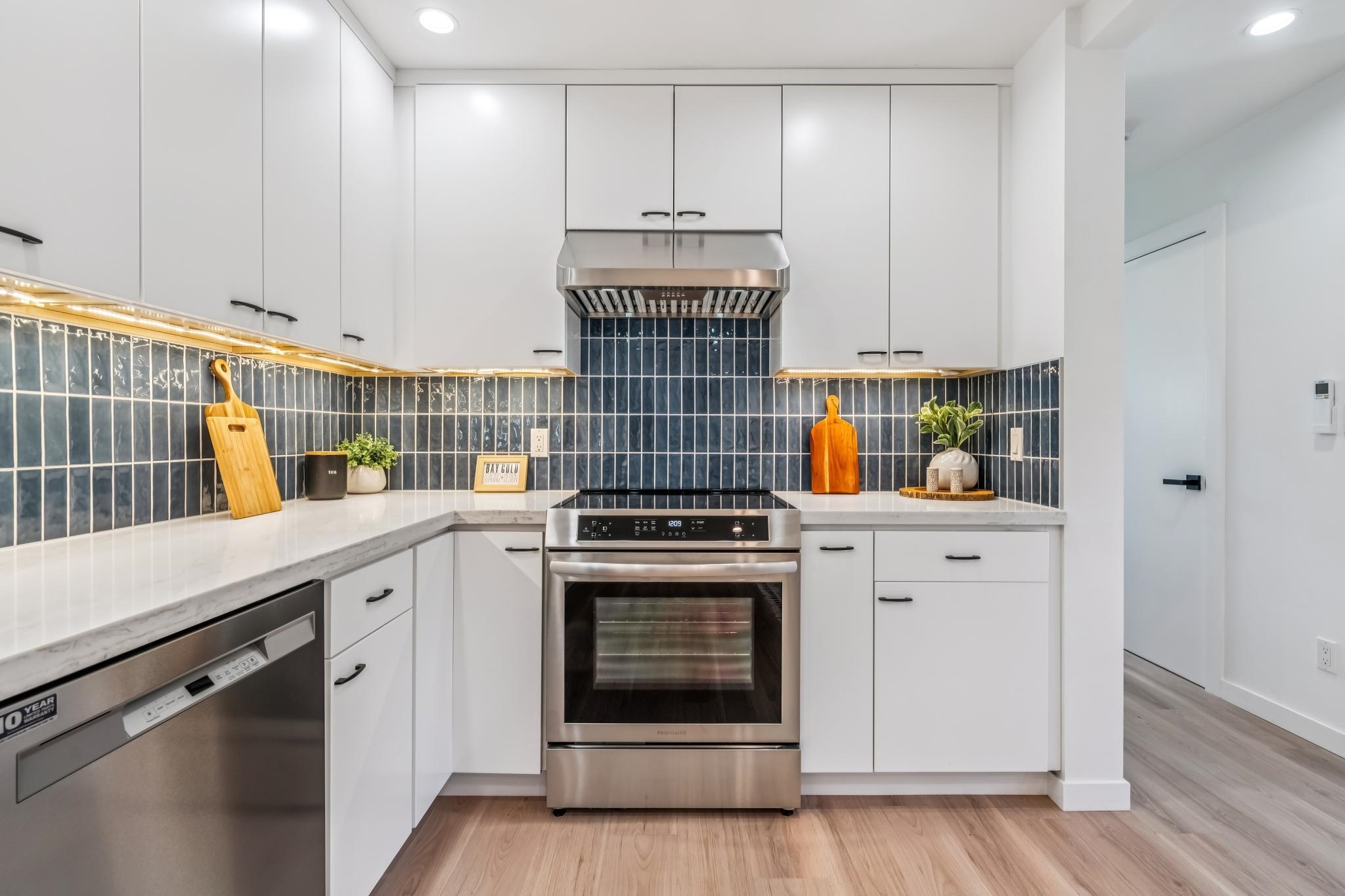 Detail Gallery Image 44 of 57 For 737-739 61st St, Oakland,  CA 94609 - – Beds | – Baths