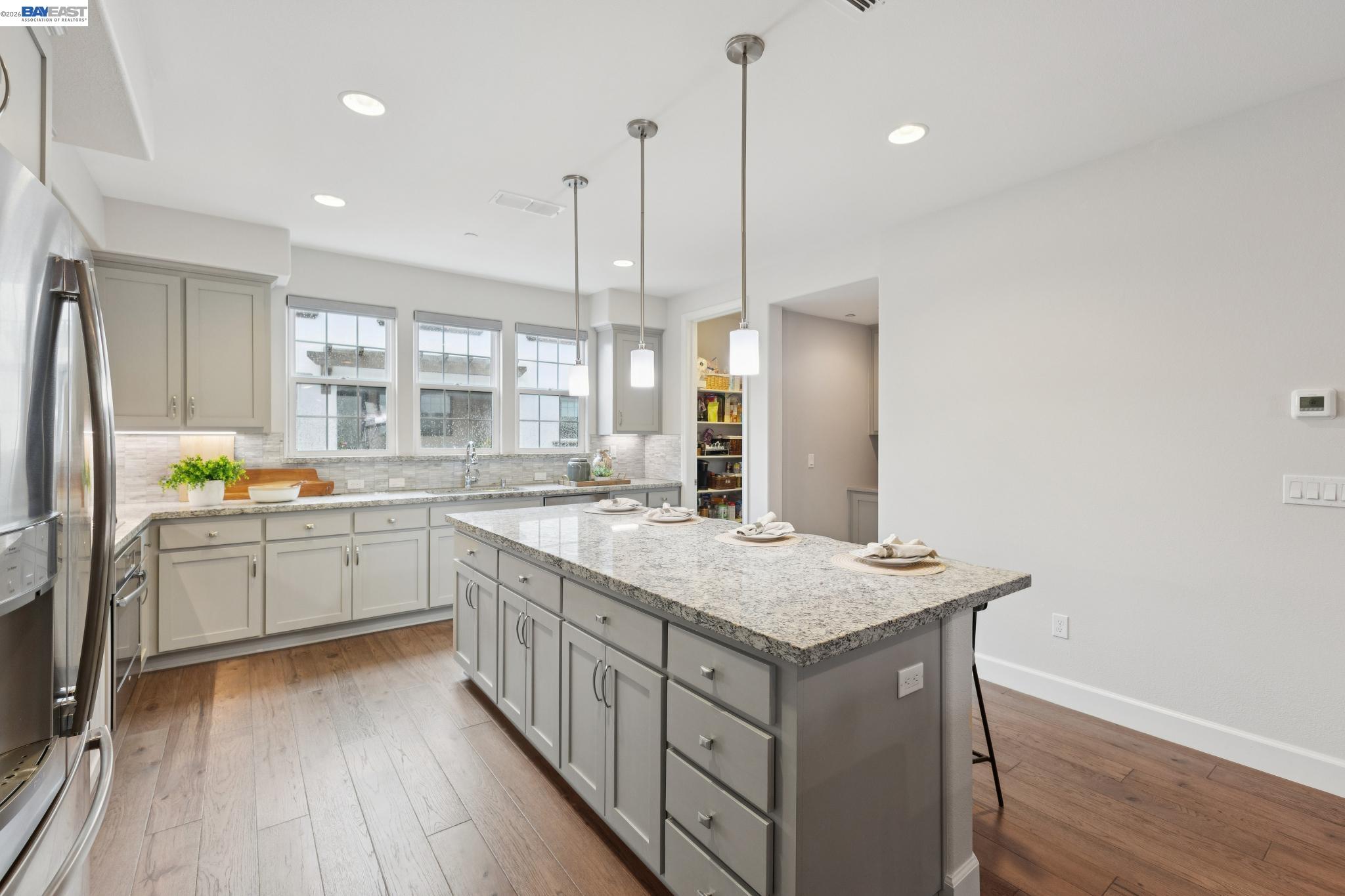 Detail Gallery Image 12 of 54 For 3460 Serra Cir, Pleasanton,  CA 94588 - 4 Beds | 3/1 Baths