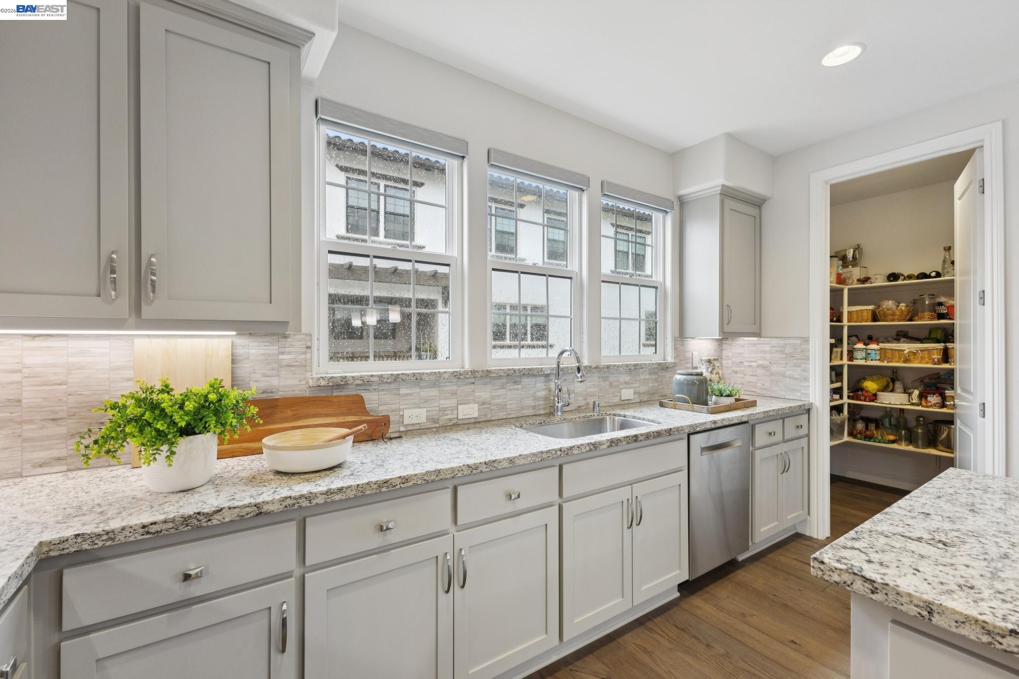 Detail Gallery Image 13 of 54 For 3460 Serra Cir, Pleasanton,  CA 94588 - 4 Beds | 3/1 Baths