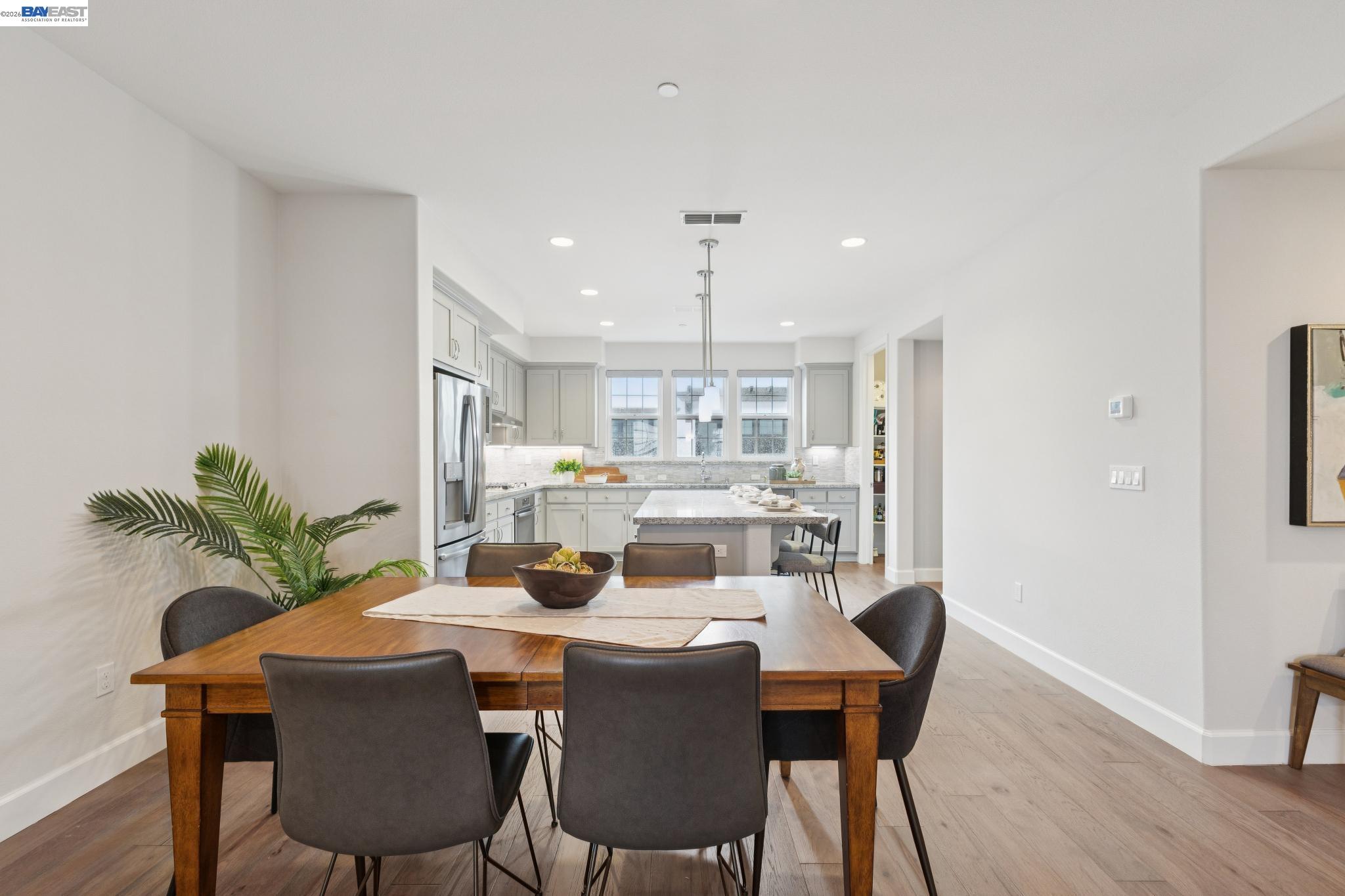 Detail Gallery Image 6 of 54 For 3460 Serra Cir, Pleasanton,  CA 94588 - 4 Beds | 3/1 Baths