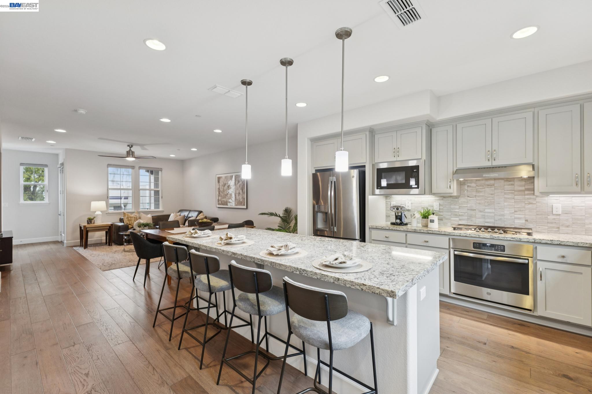 Detail Gallery Image 8 of 54 For 3460 Serra Cir, Pleasanton,  CA 94588 - 4 Beds | 3/1 Baths