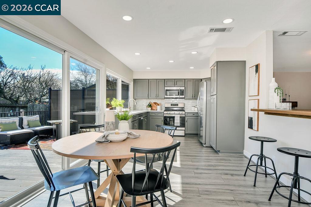 Detail Gallery Image 9 of 34 For 508 Viewmont Street, Benicia,  CA 94510-2325 - 3 Beds | 2 Baths