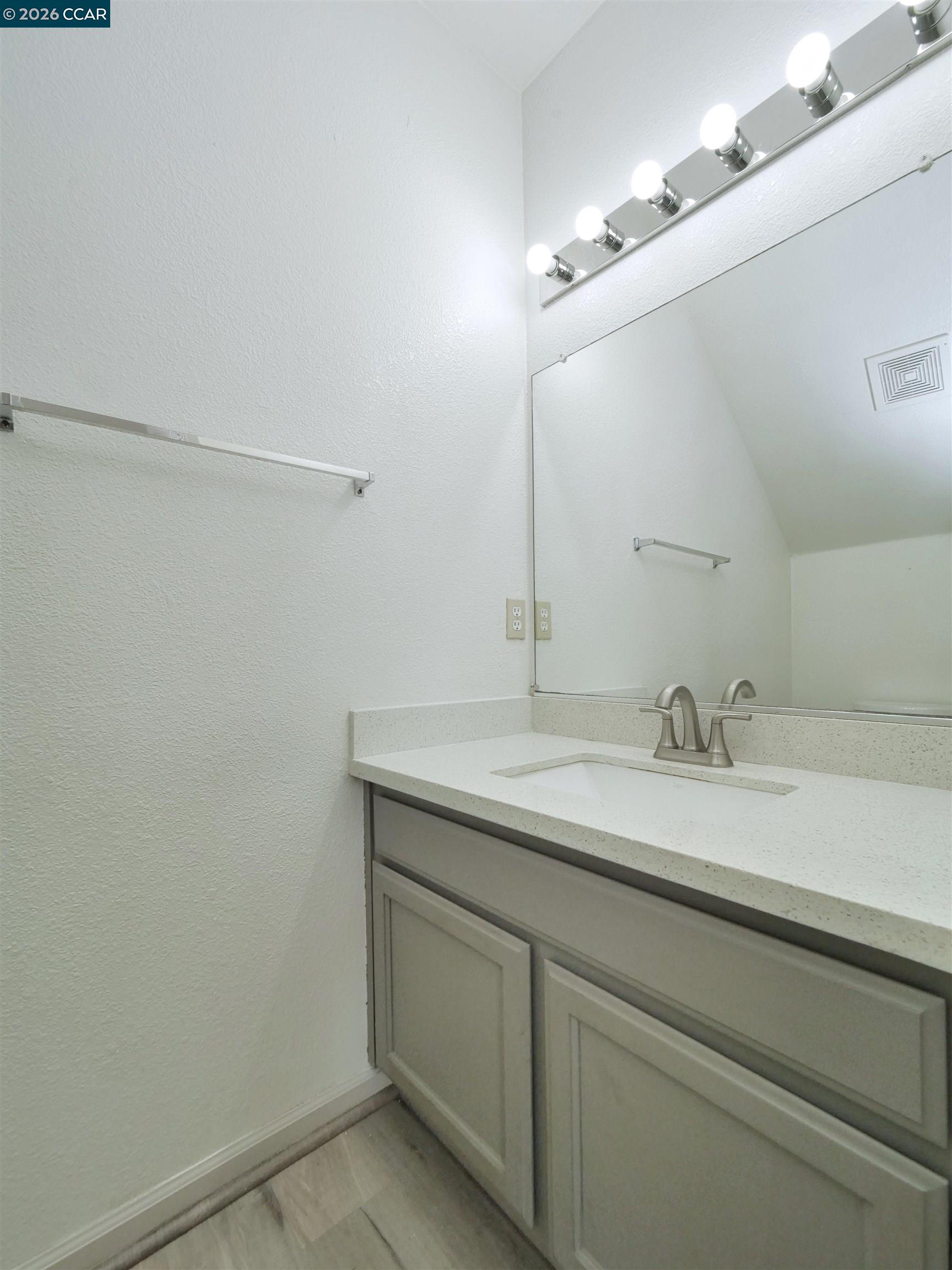 Detail Gallery Image 11 of 53 For 269 Tamarisk Cir, Suisun City,  CA 94585 - 3 Beds | 2/1 Baths