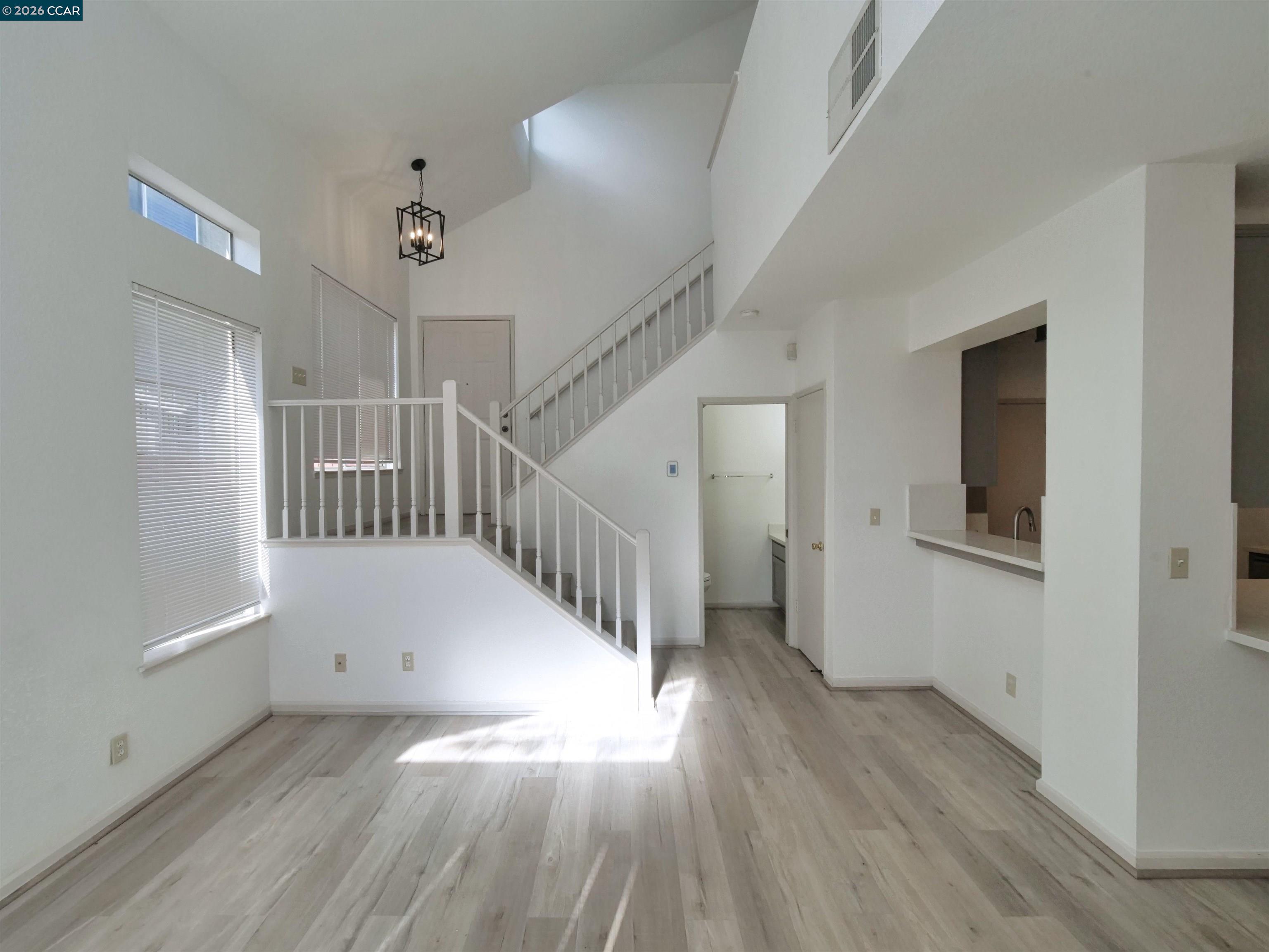 Detail Gallery Image 4 of 53 For 269 Tamarisk Cir, Suisun City,  CA 94585 - 3 Beds | 2/1 Baths