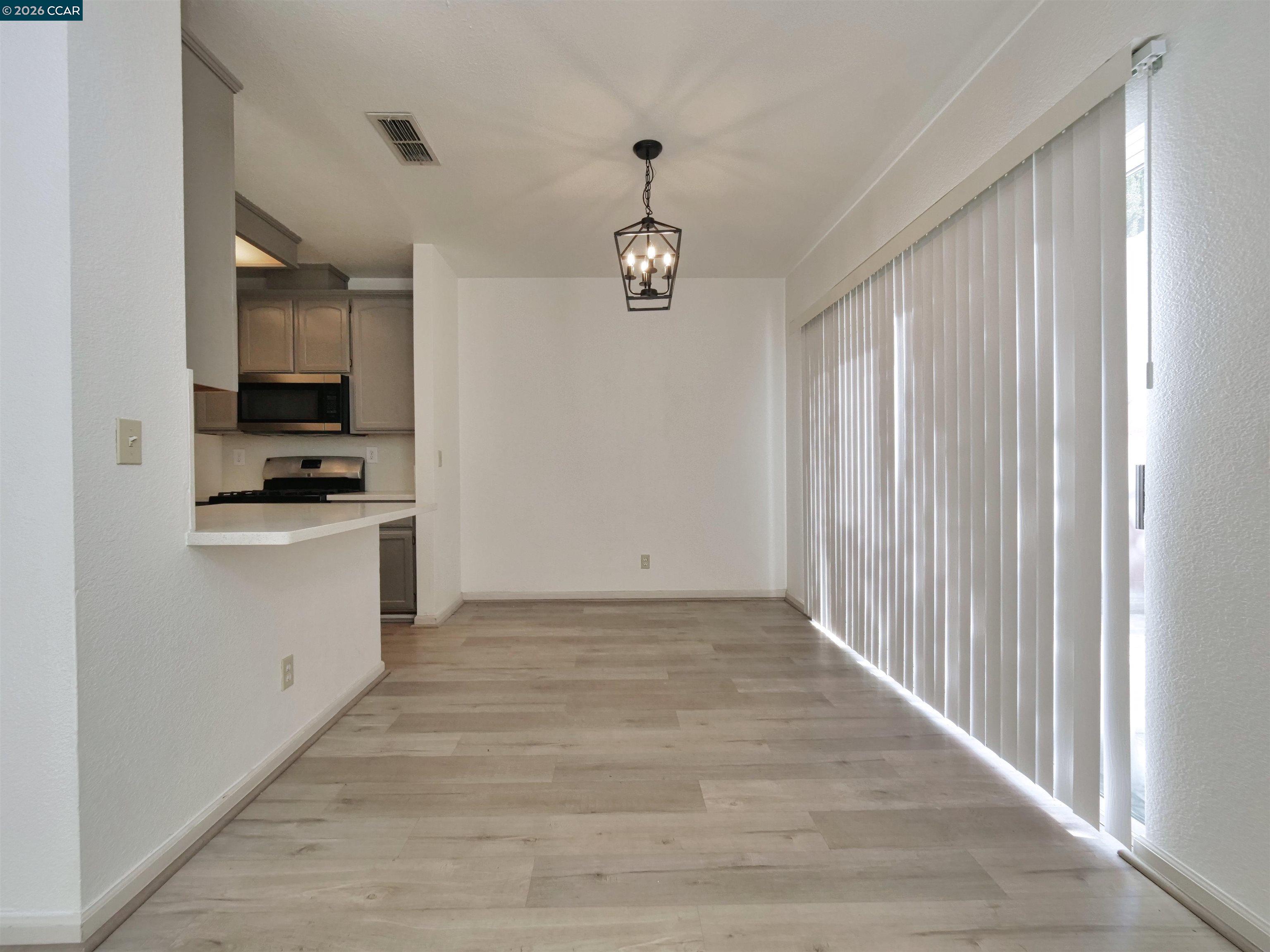 Detail Gallery Image 5 of 53 For 269 Tamarisk Cir, Suisun City,  CA 94585 - 3 Beds | 2/1 Baths