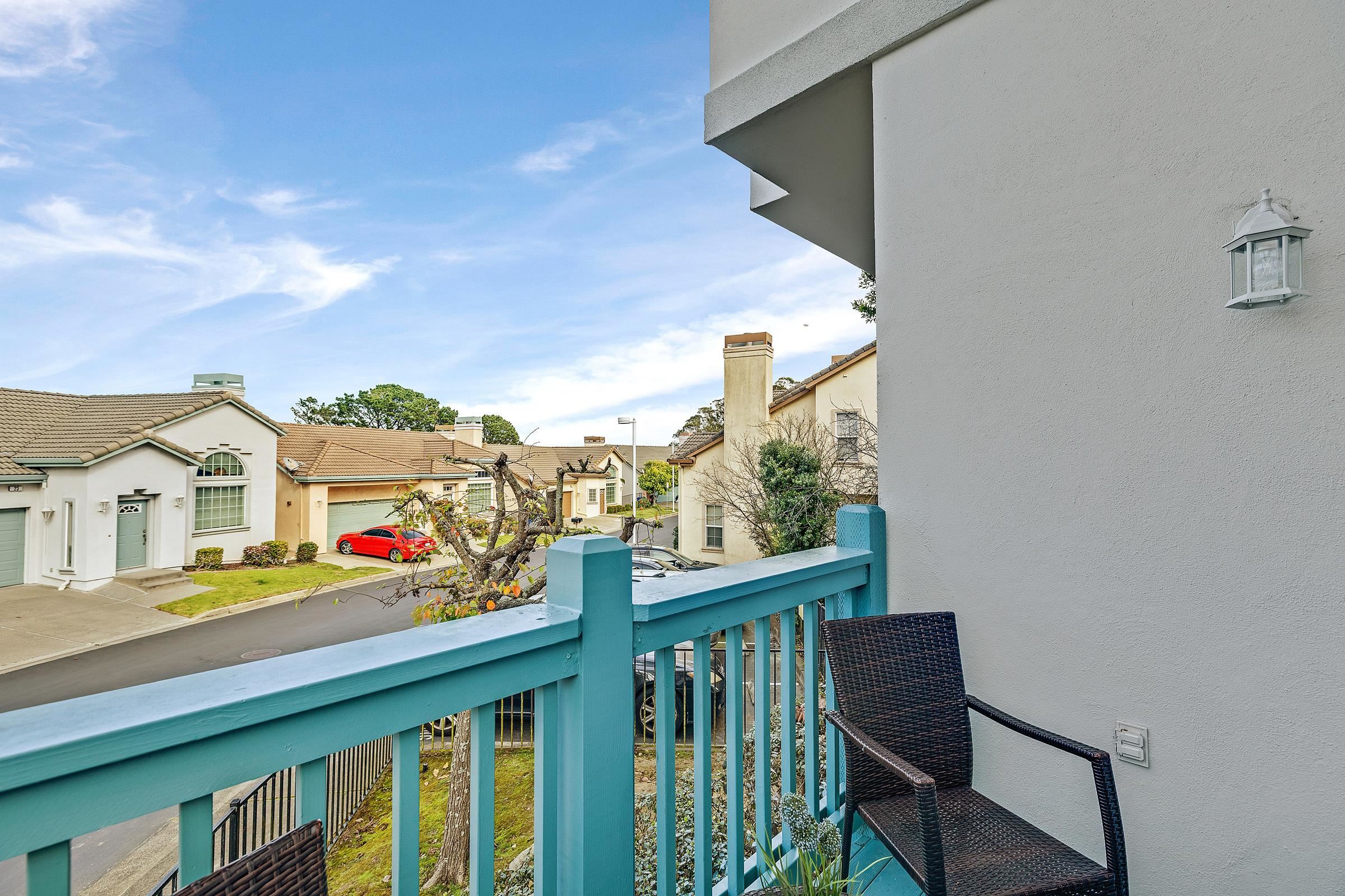 Detail Gallery Image 12 of 55 For 22 Buena Vista Rd, South San Francisco,  CA 94080 - 4 Beds | 3 Baths