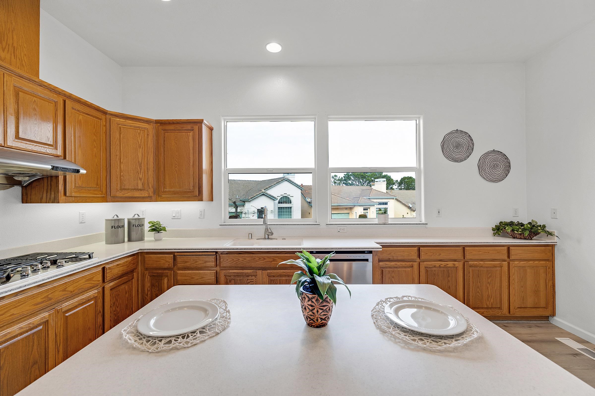 Detail Gallery Image 16 of 55 For 22 Buena Vista Rd, South San Francisco,  CA 94080 - 4 Beds | 3 Baths