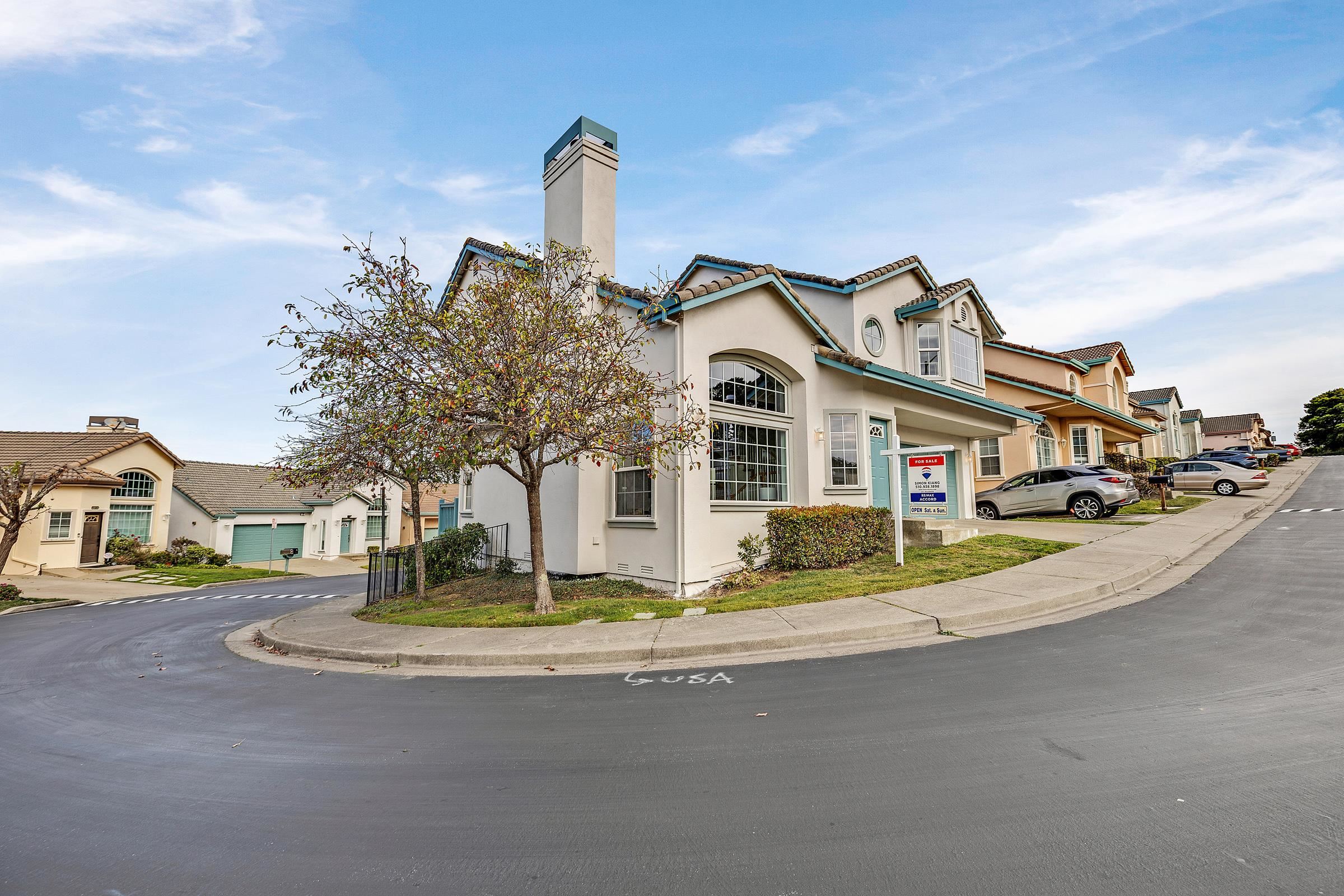 Detail Gallery Image 3 of 55 For 22 Buena Vista Rd, South San Francisco,  CA 94080 - 4 Beds | 3 Baths