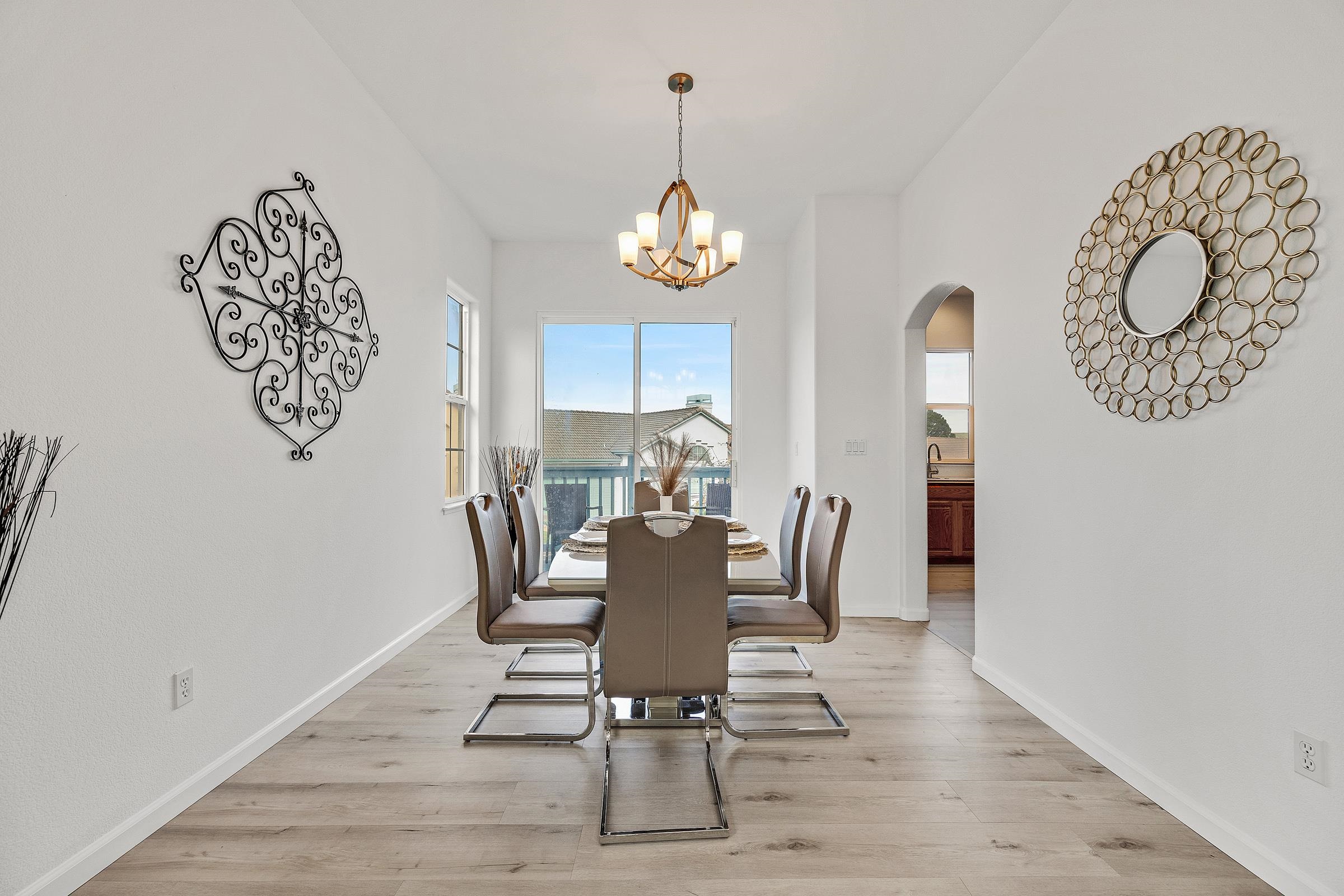 Detail Gallery Image 10 of 55 For 22 Buena Vista Rd, South San Francisco,  CA 94080 - 4 Beds | 3 Baths