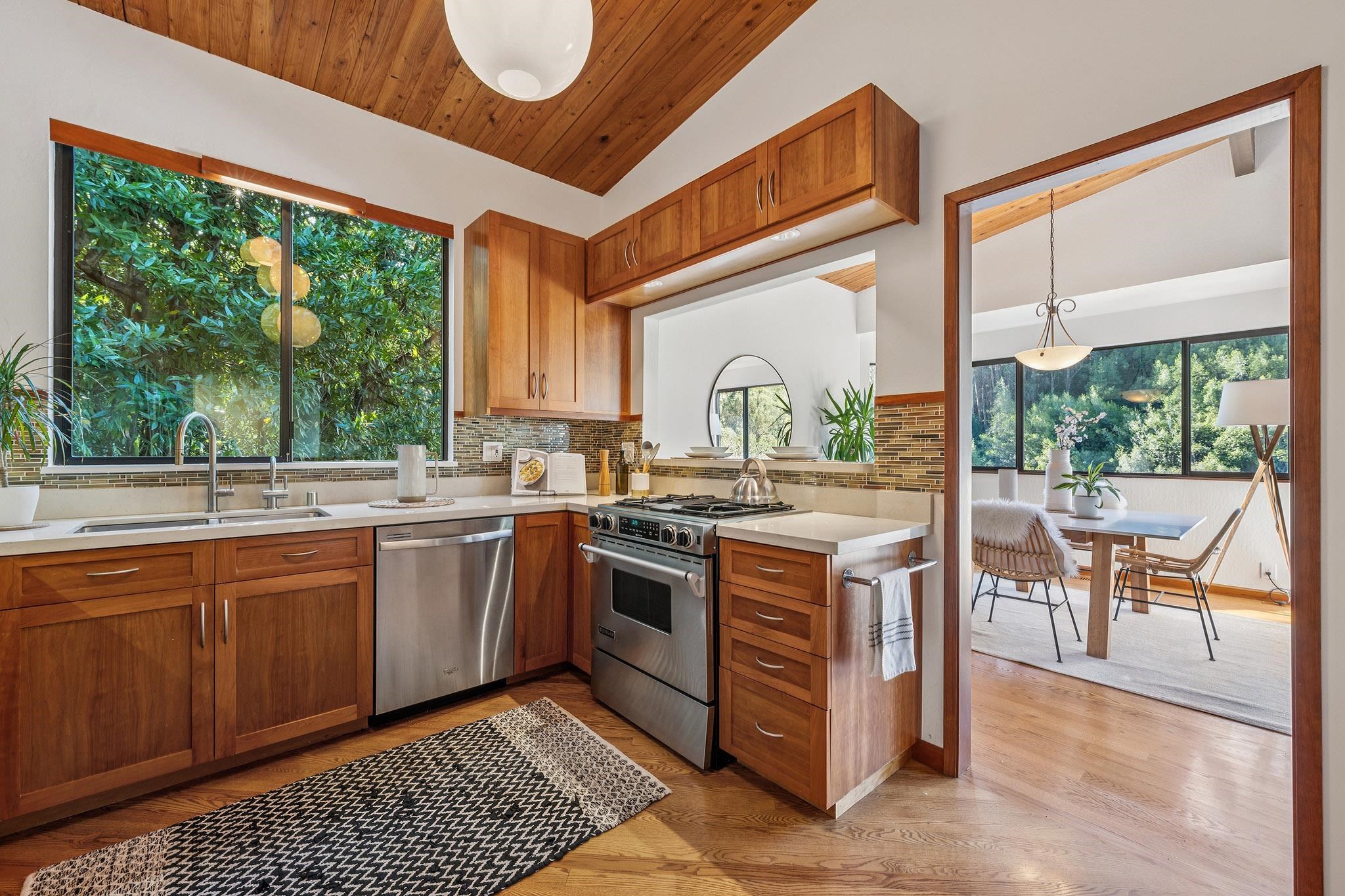 Detail Gallery Image 12 of 40 For 1375 Alvarado Rd, Berkeley,  CA 94705 - 3 Beds | 2 Baths