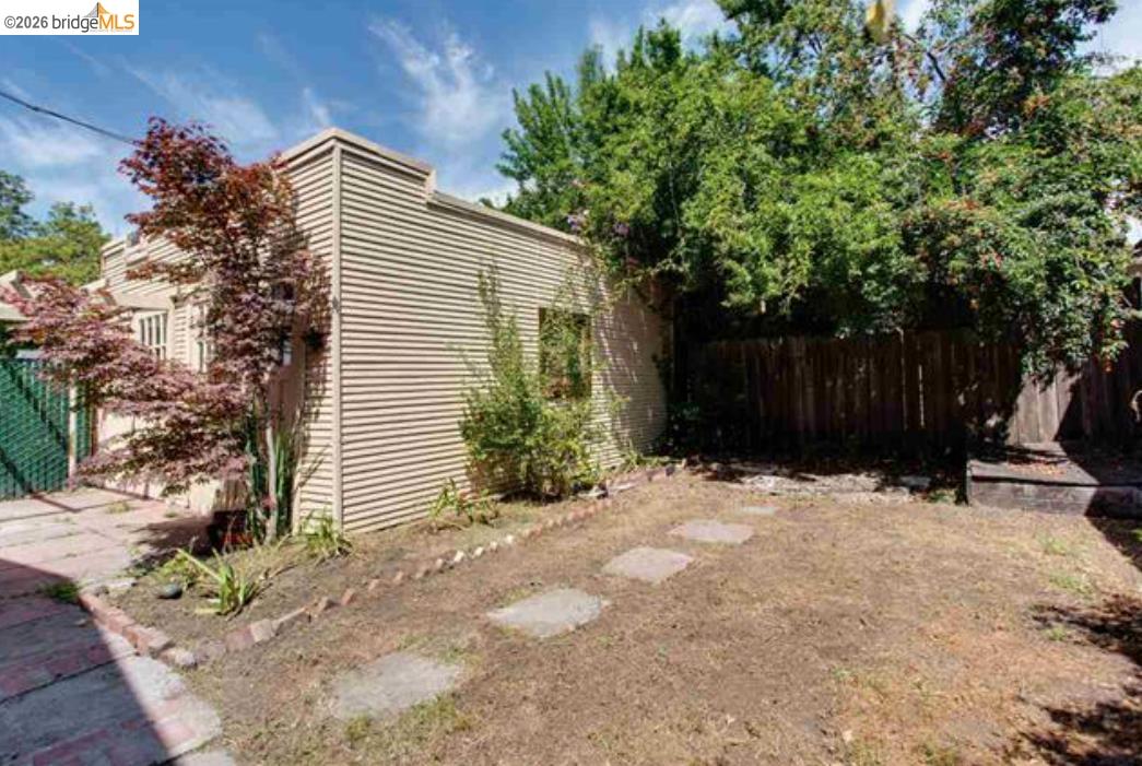 Detail Gallery Image 9 of 9 For 2317 65th Ave, Oakland,  CA 94605 - 2 Beds | 1 Baths