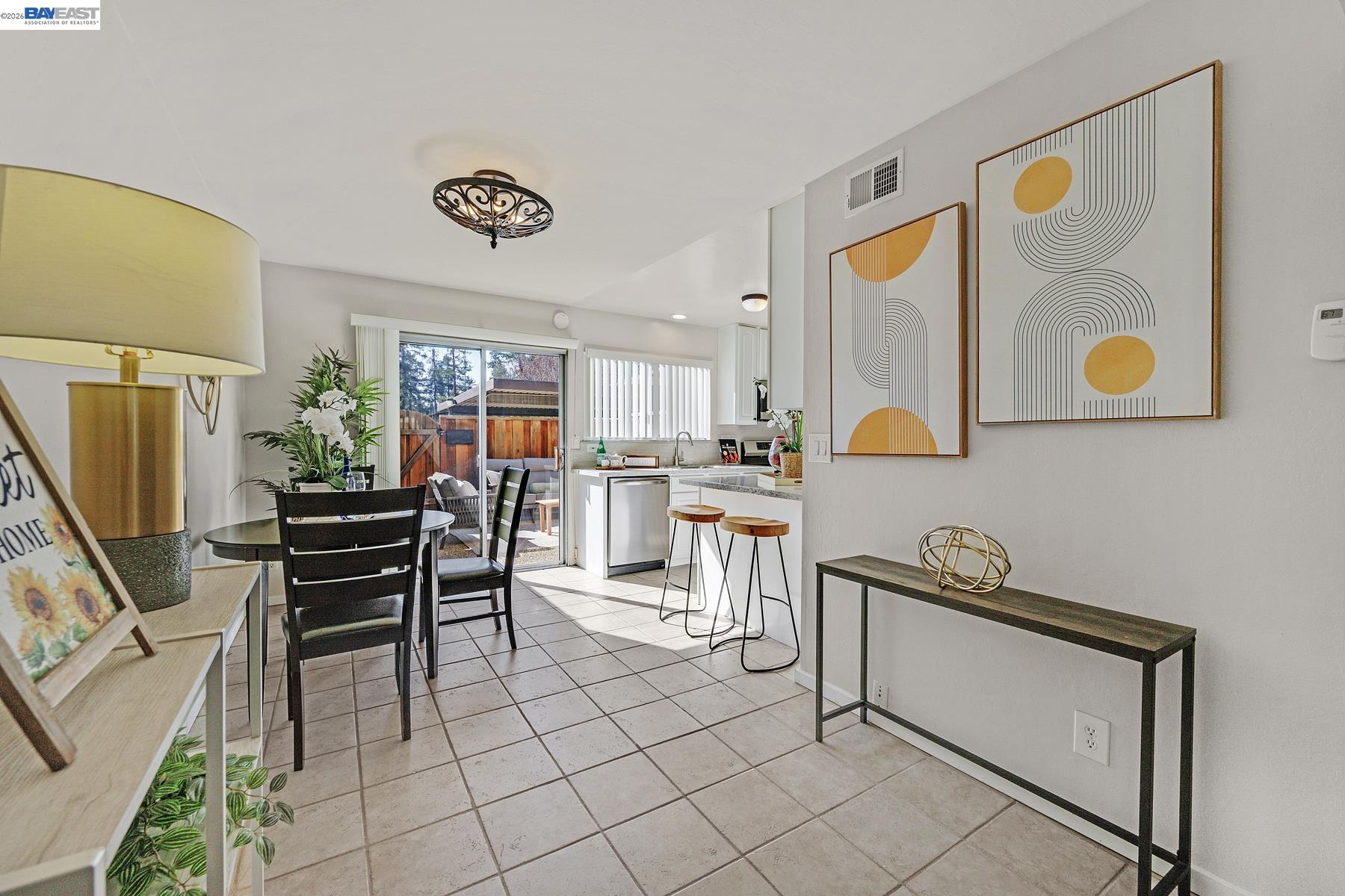 Detail Gallery Image 5 of 24 For 3312 Howard Cmn, Fremont,  CA 94536 - 2 Beds | 1/1 Baths