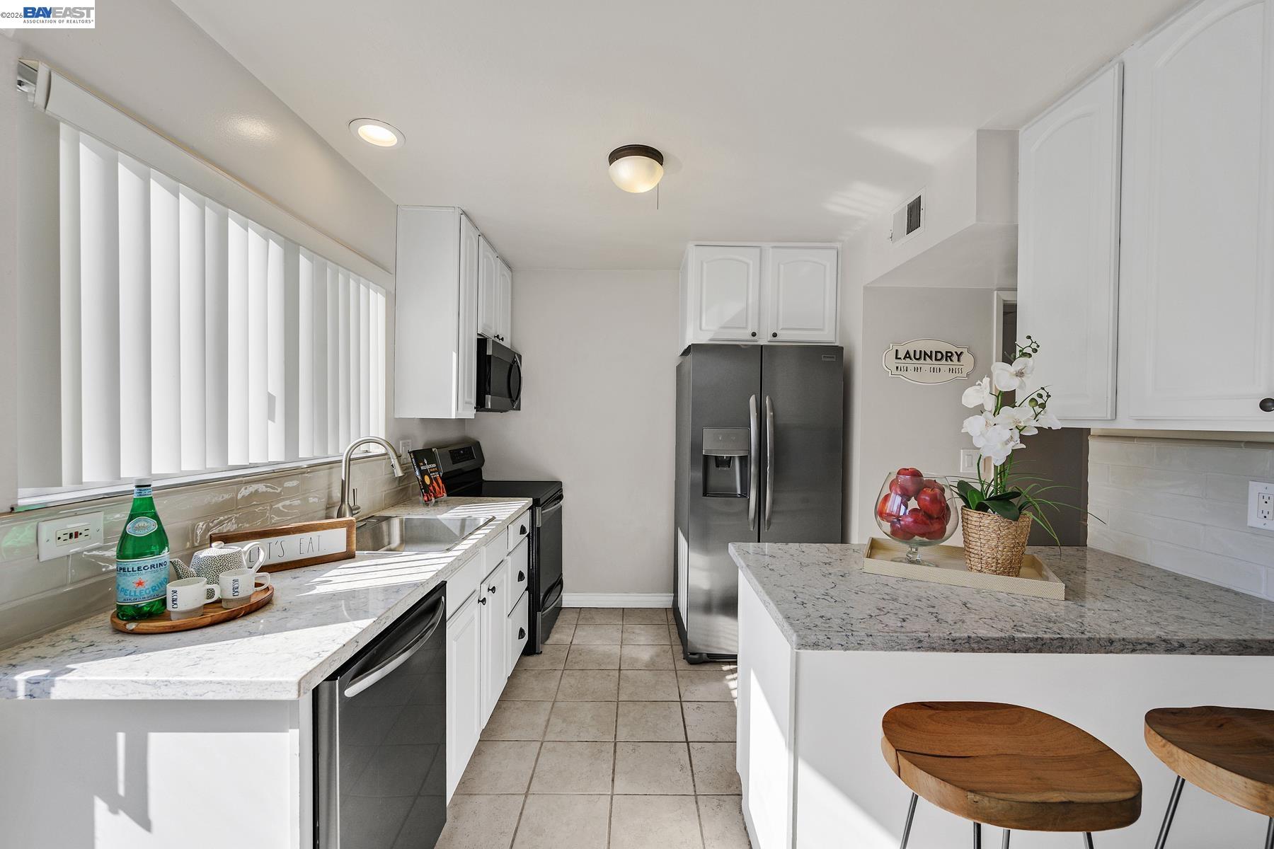 Detail Gallery Image 8 of 24 For 3312 Howard Cmn, Fremont,  CA 94536 - 2 Beds | 1/1 Baths