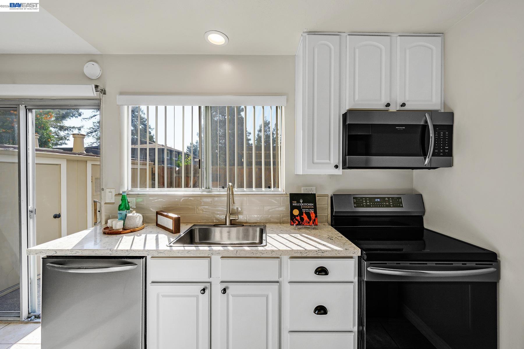 Detail Gallery Image 9 of 24 For 3312 Howard Cmn, Fremont,  CA 94536 - 2 Beds | 1/1 Baths