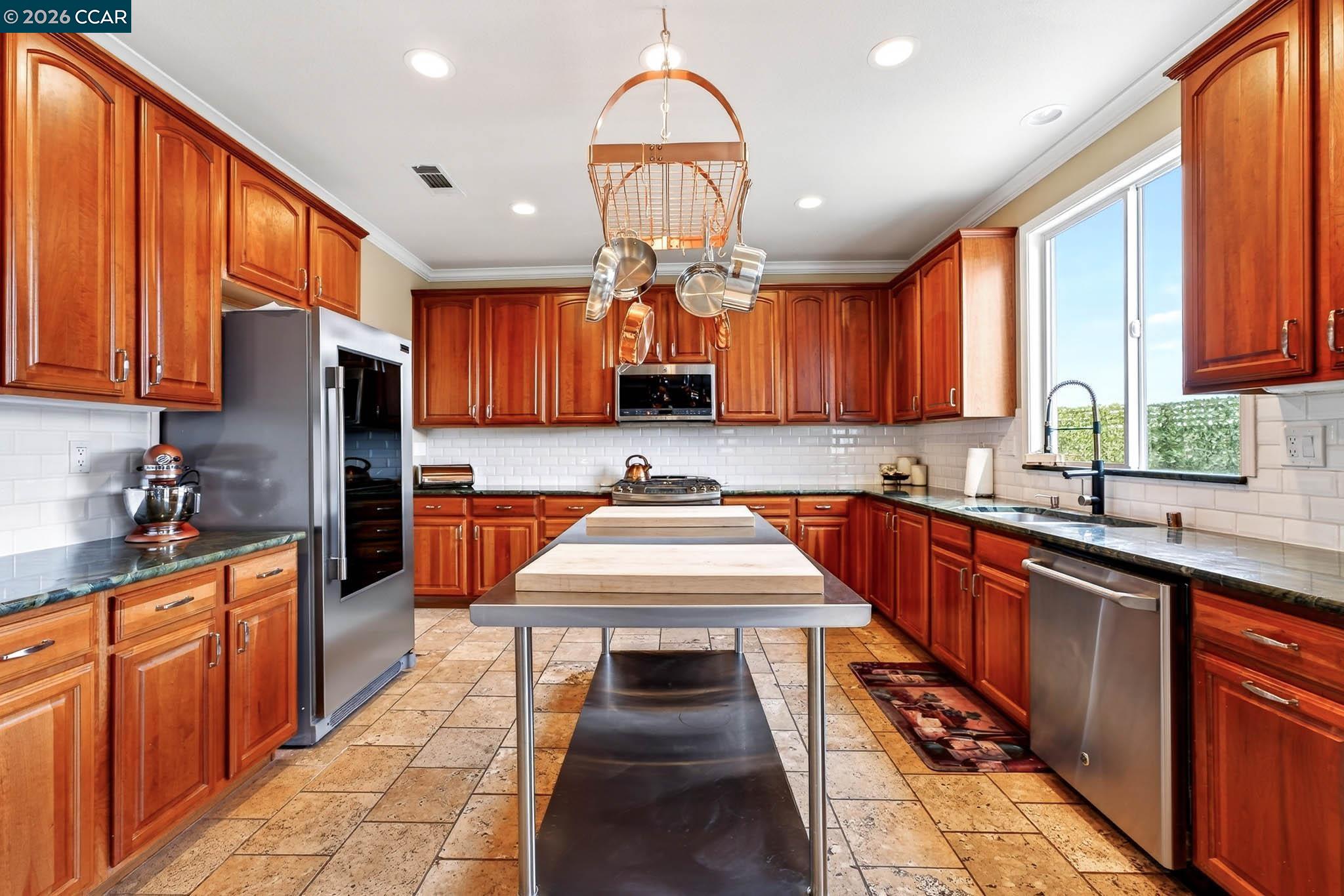 Detail Gallery Image 16 of 38 For 41 Galveston Bay Ct, Pittsburg,  CA 94565 - 4 Beds | 2/1 Baths