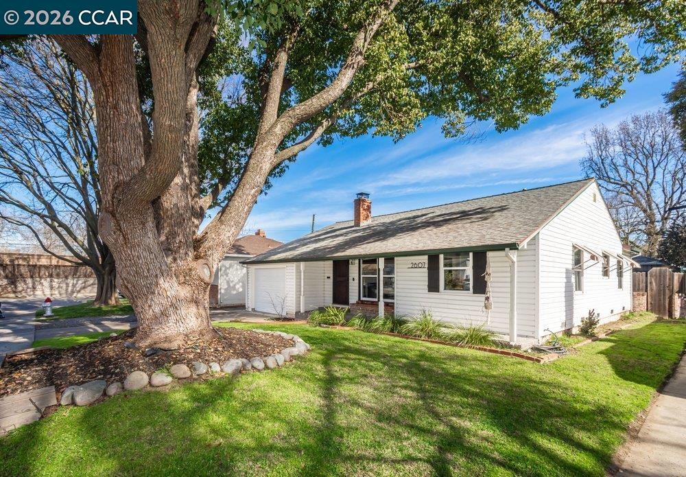 Detail Gallery Image 2 of 40 For 2607 Patton Way #.,  Sacramento,  CA 95816 - 2 Beds | 1 Baths